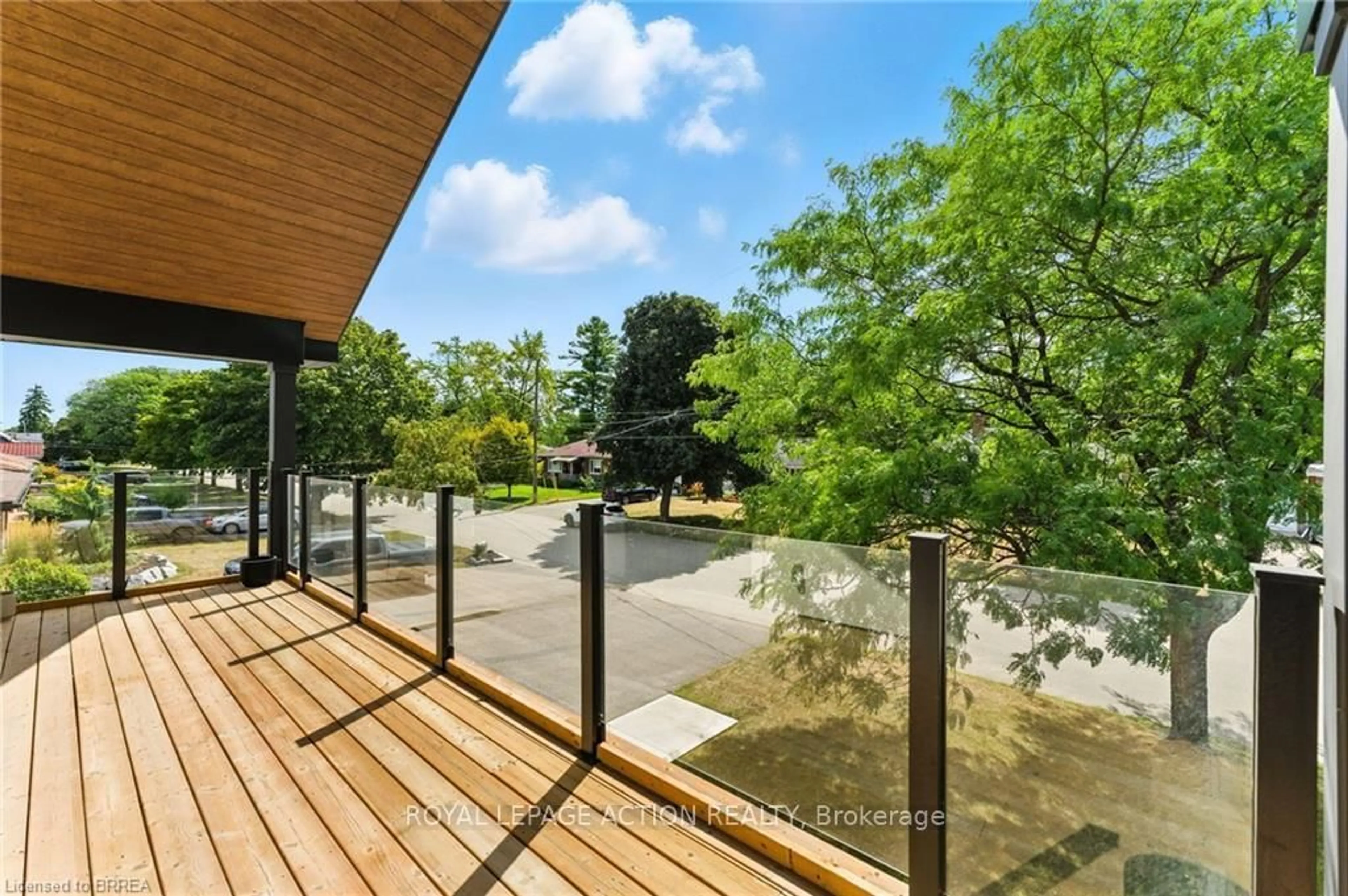Patio, water/lake/river/ocean view for 37 Barnes Ave, Brantford Ontario N3R 4Y9