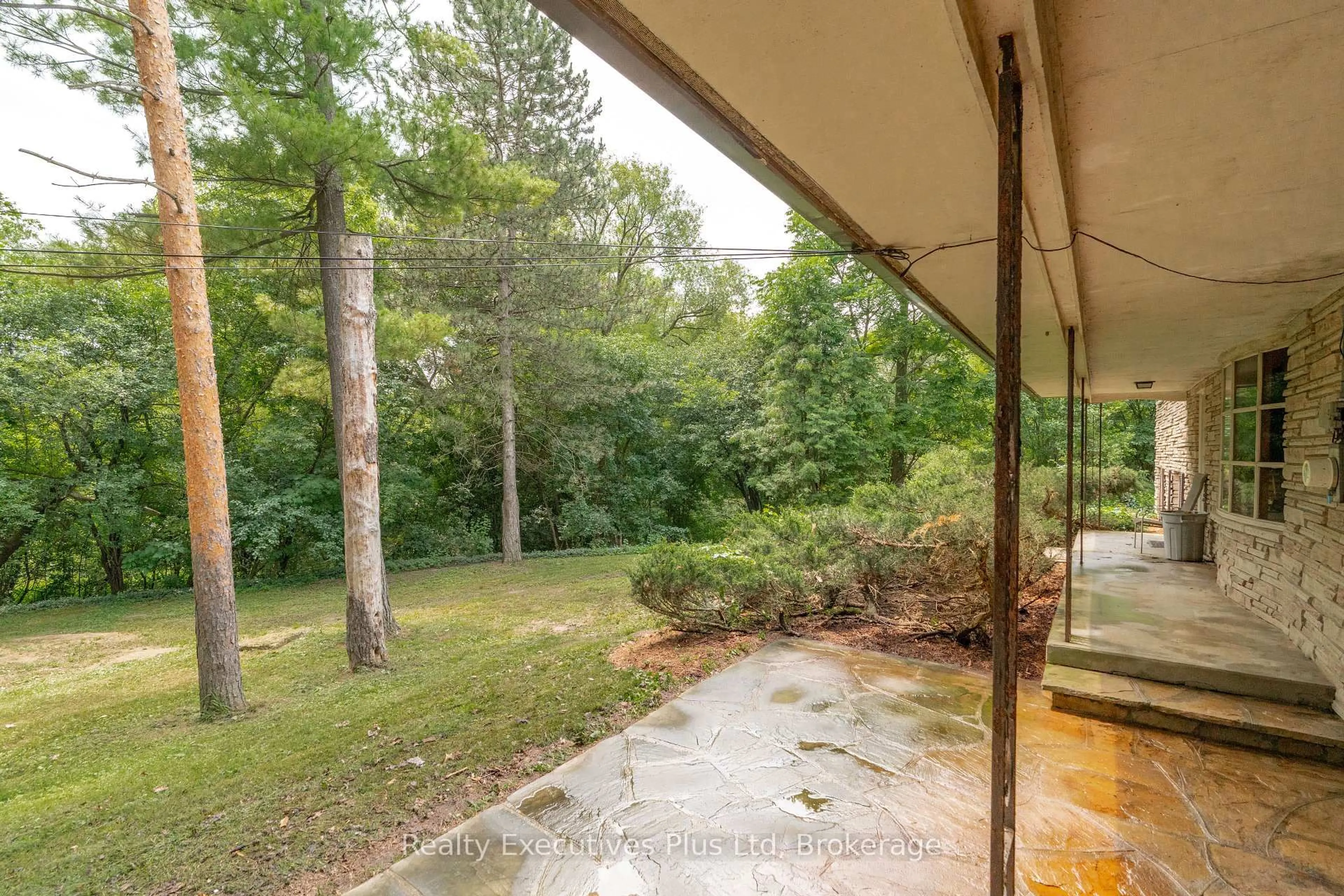 Patio, forest/trees view for 7850 Highway 7 Highway, Guelph/Eramosa Ontario N1H 6H8