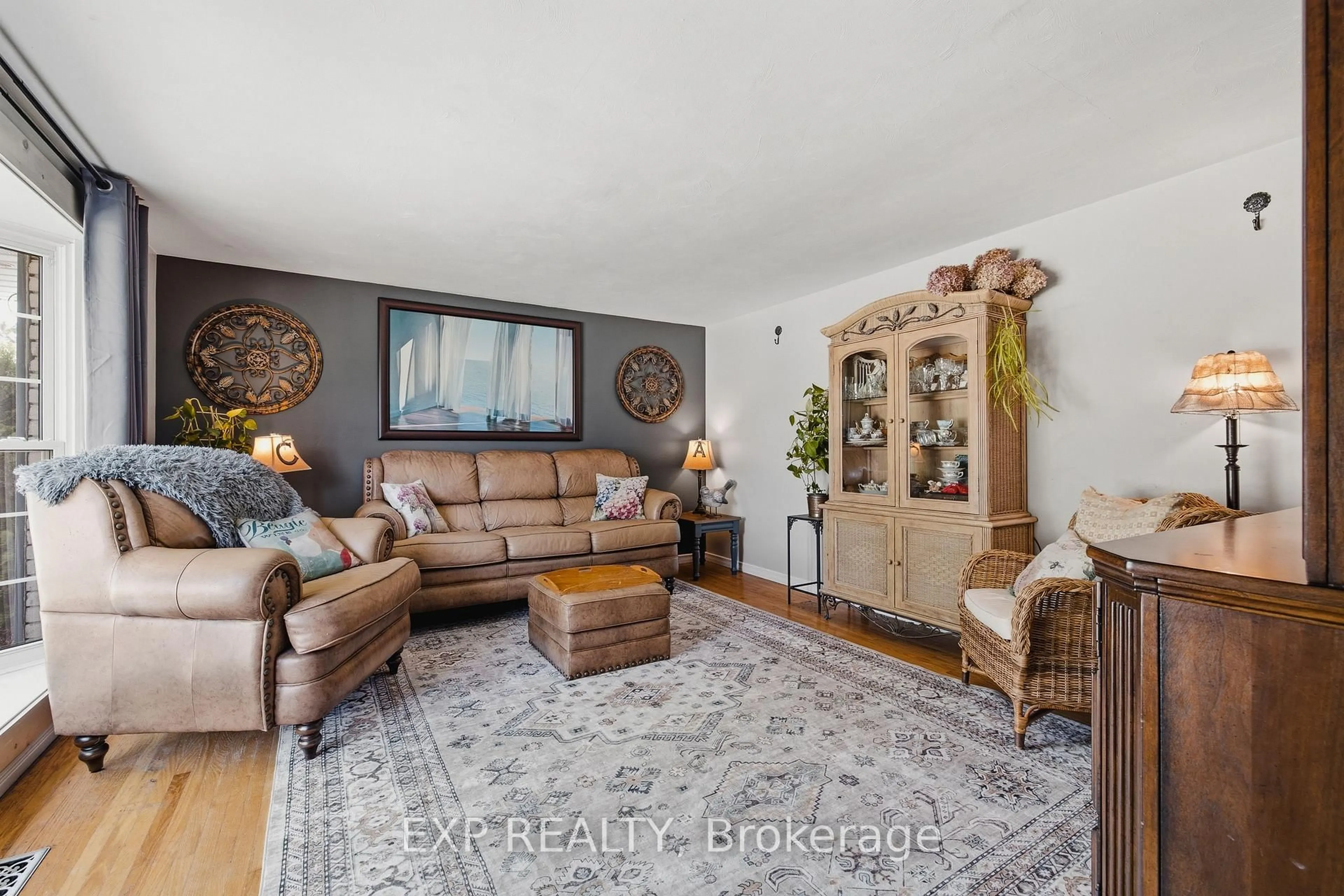 Living room with furniture, unknown for 89 Geneva Cres, Kitchener Ontario N2E 1M8