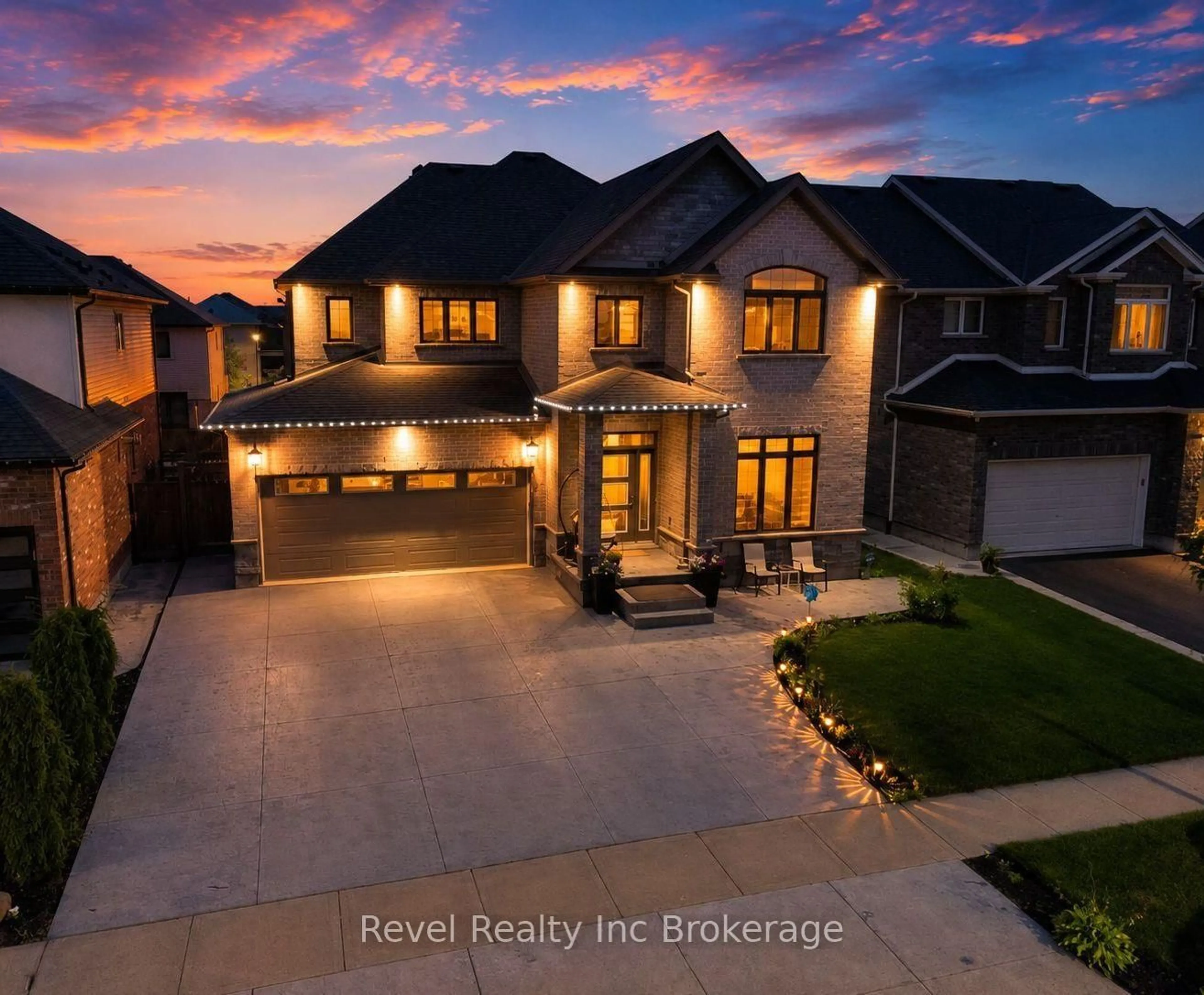 A pic from outside/outdoor area/front of a property/back of a property/a pic from drone, street for 805 Halifax Rd, Woodstock Ontario N4T 0C6