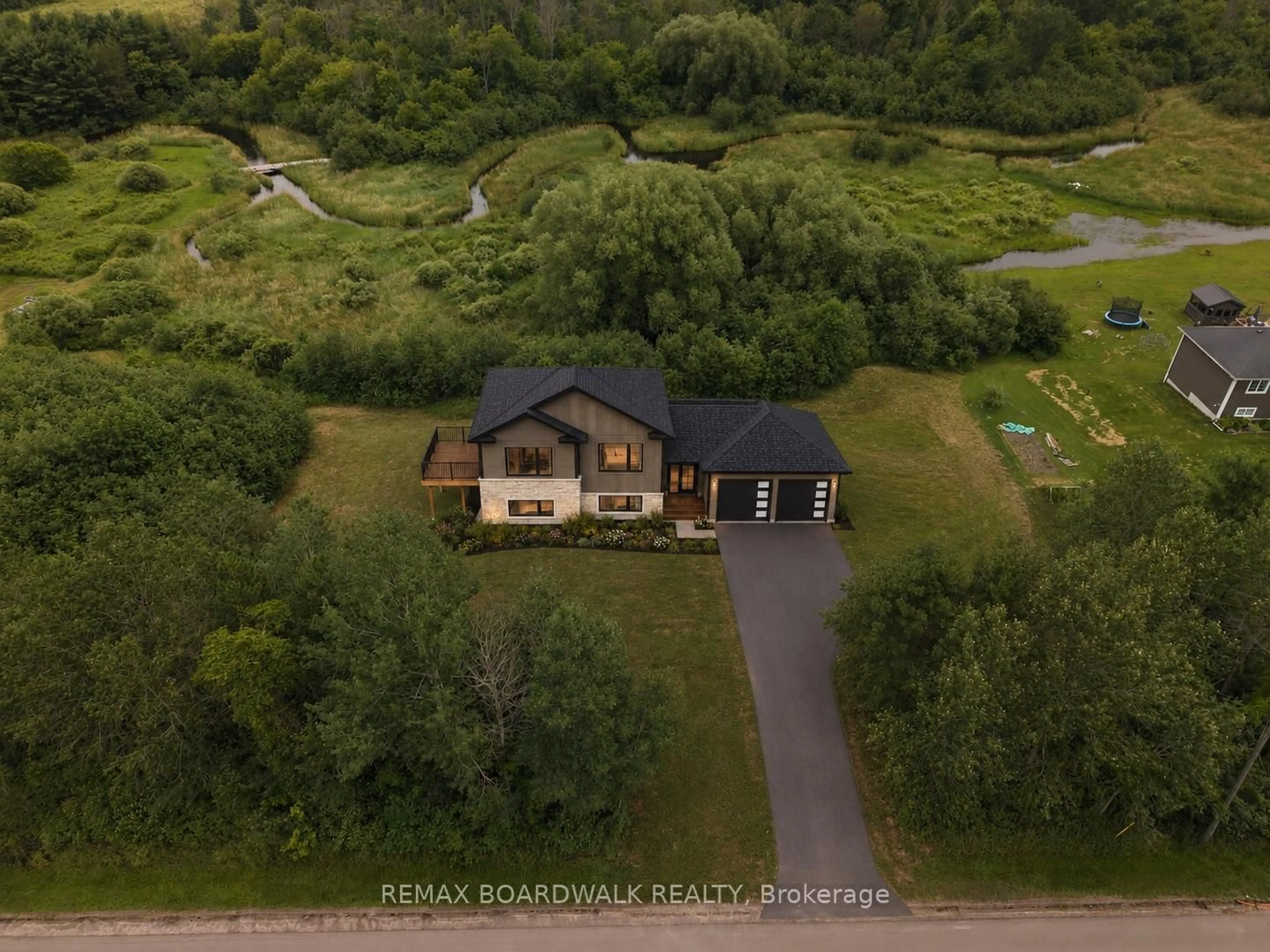 A pic from outside/outdoor area/front of a property/back of a property/a pic from drone, unknown for 1403 Pittston Rd, Edwardsburgh/Cardinal Ontario K0E 1X0