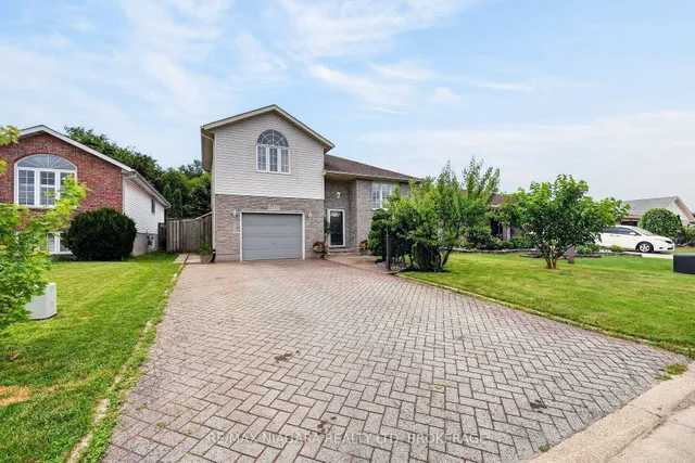 7710 Vincent St, Niagara Falls 4