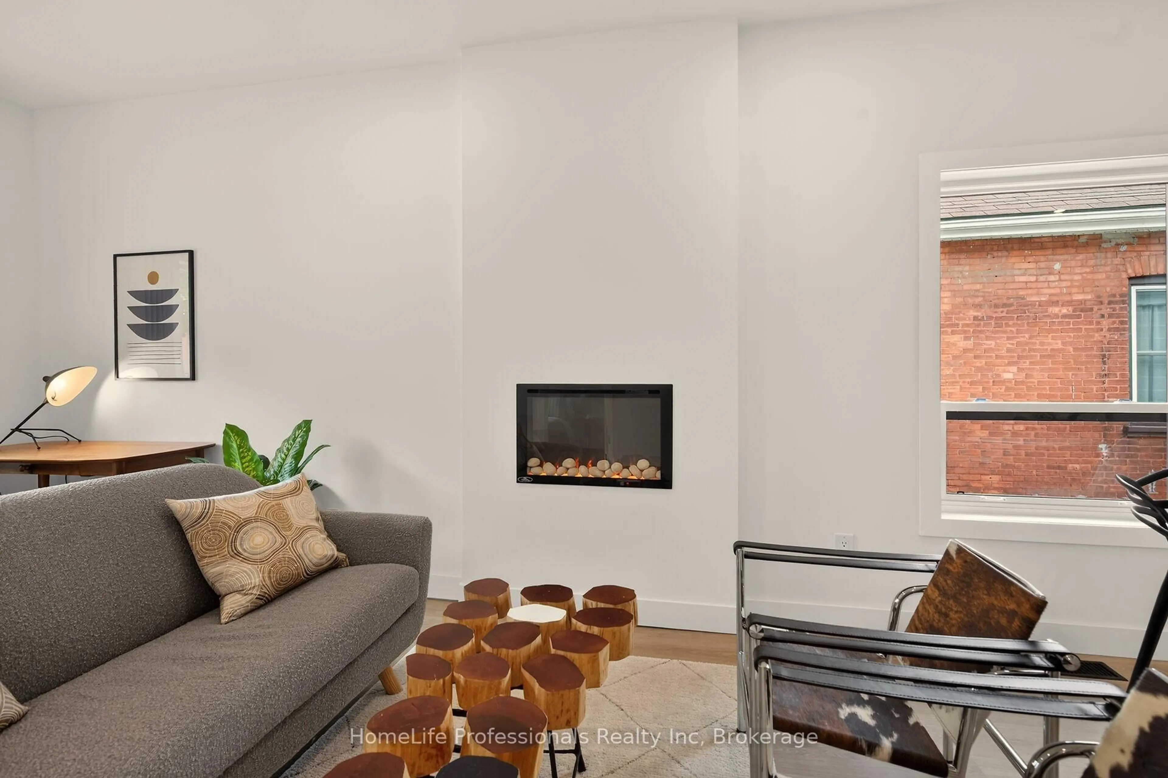Living room with furniture, unknown for 96 Aberdeen Ave, Brantford Ontario N3S 1S3
