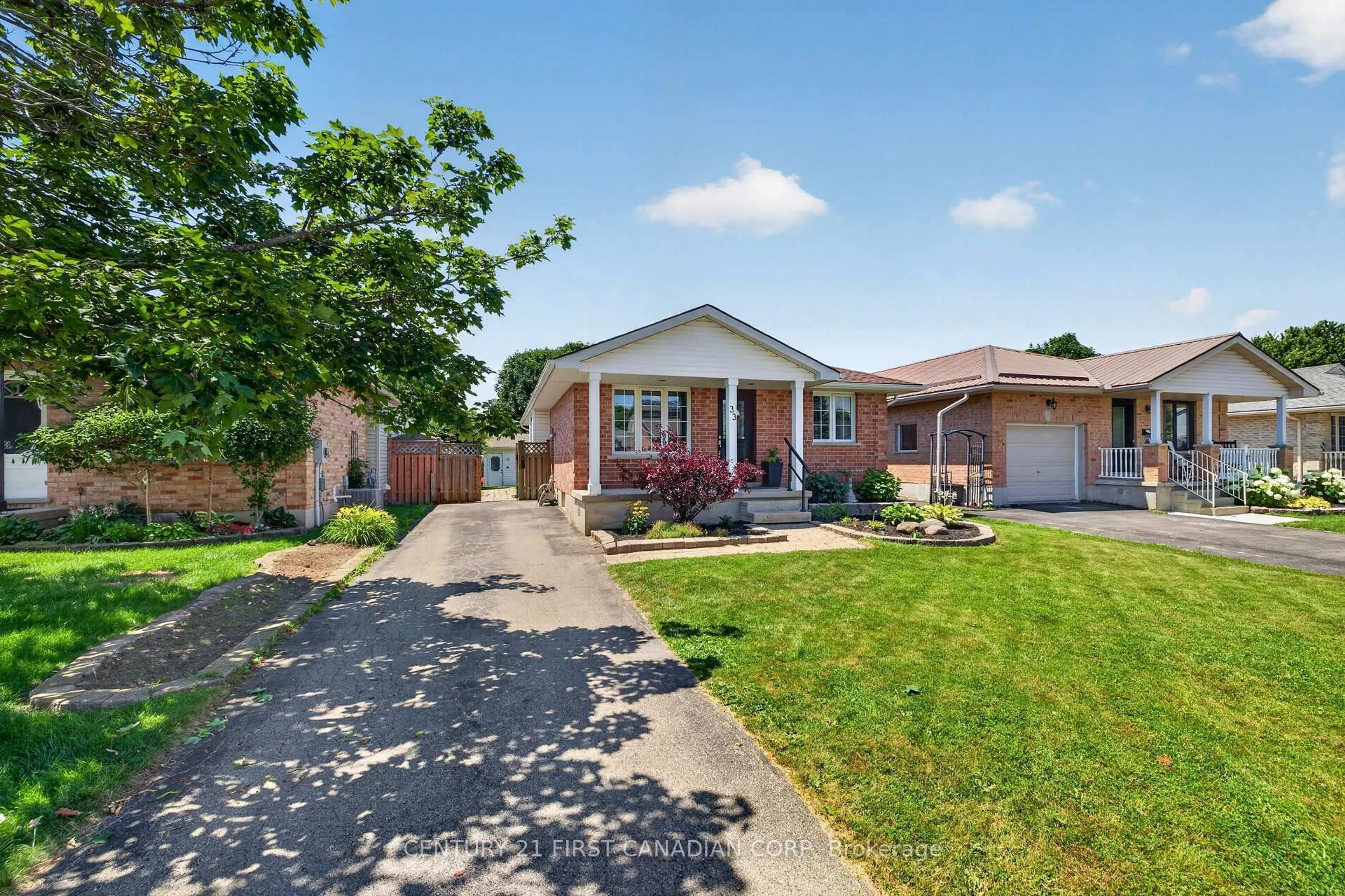 Home with brick exterior material, street for 33 Oldewood Cres, St. Thomas Ontario N5R 6B2