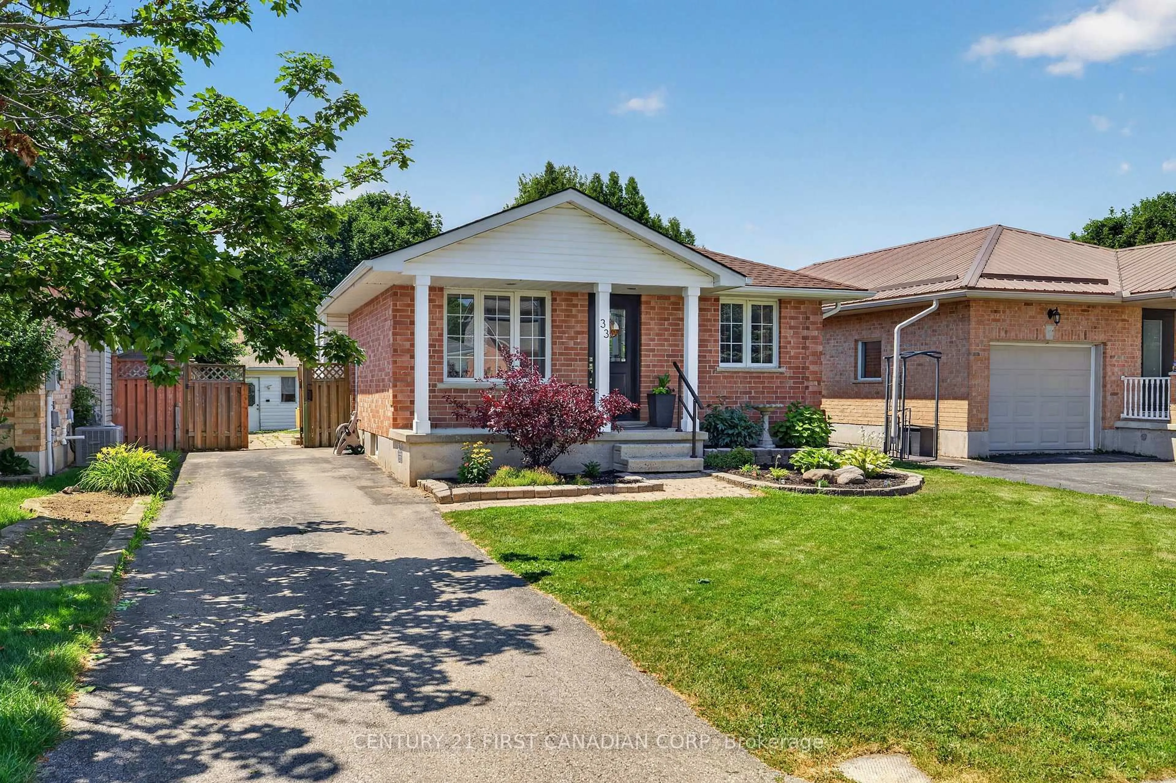 Home with brick exterior material, street for 33 Oldewood Cres, St. Thomas Ontario N5R 6B2