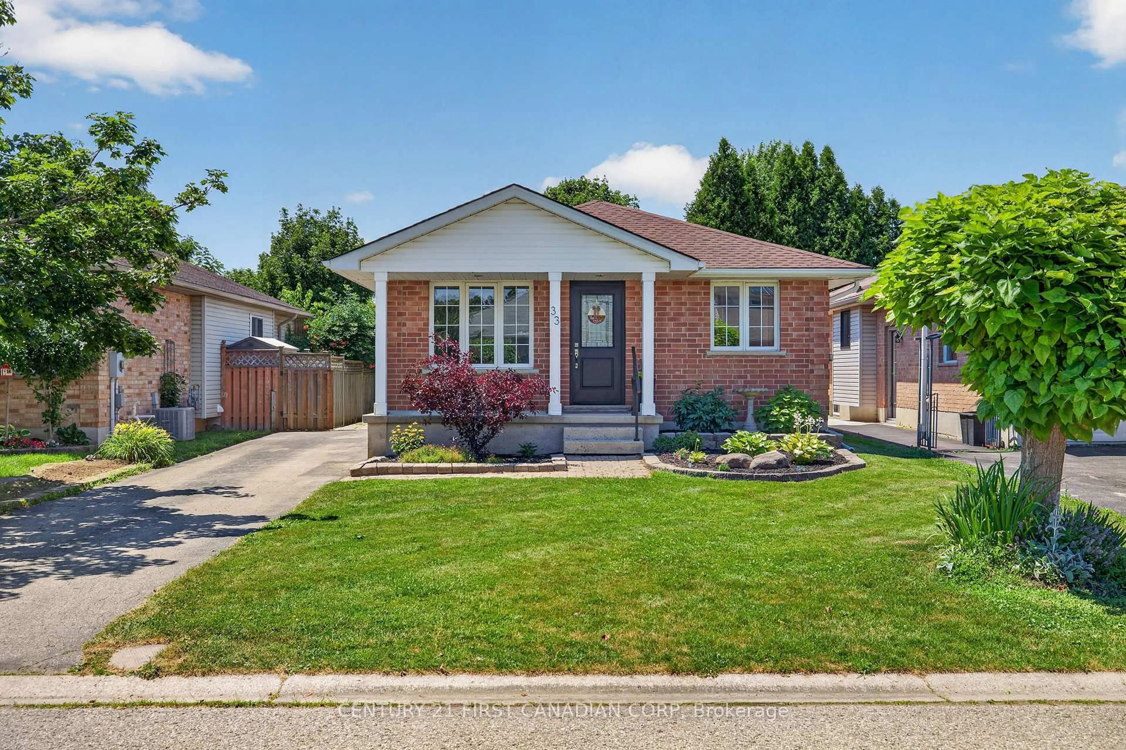 Home with brick exterior material, street for 33 Oldewood Cres, St. Thomas Ontario N5R 6B2