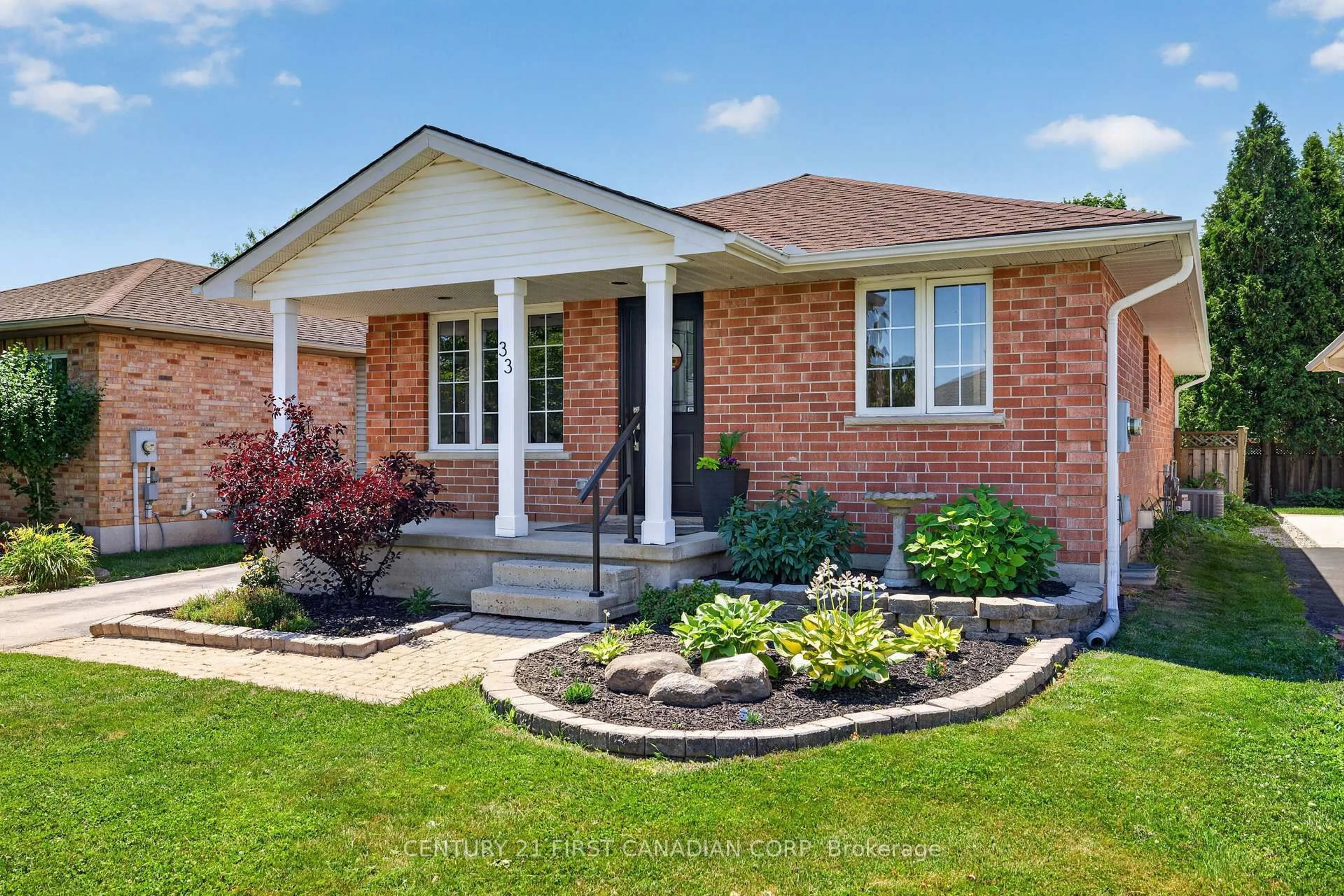 Home with brick exterior material, street for 33 Oldewood Cres, St. Thomas Ontario N5R 6B2