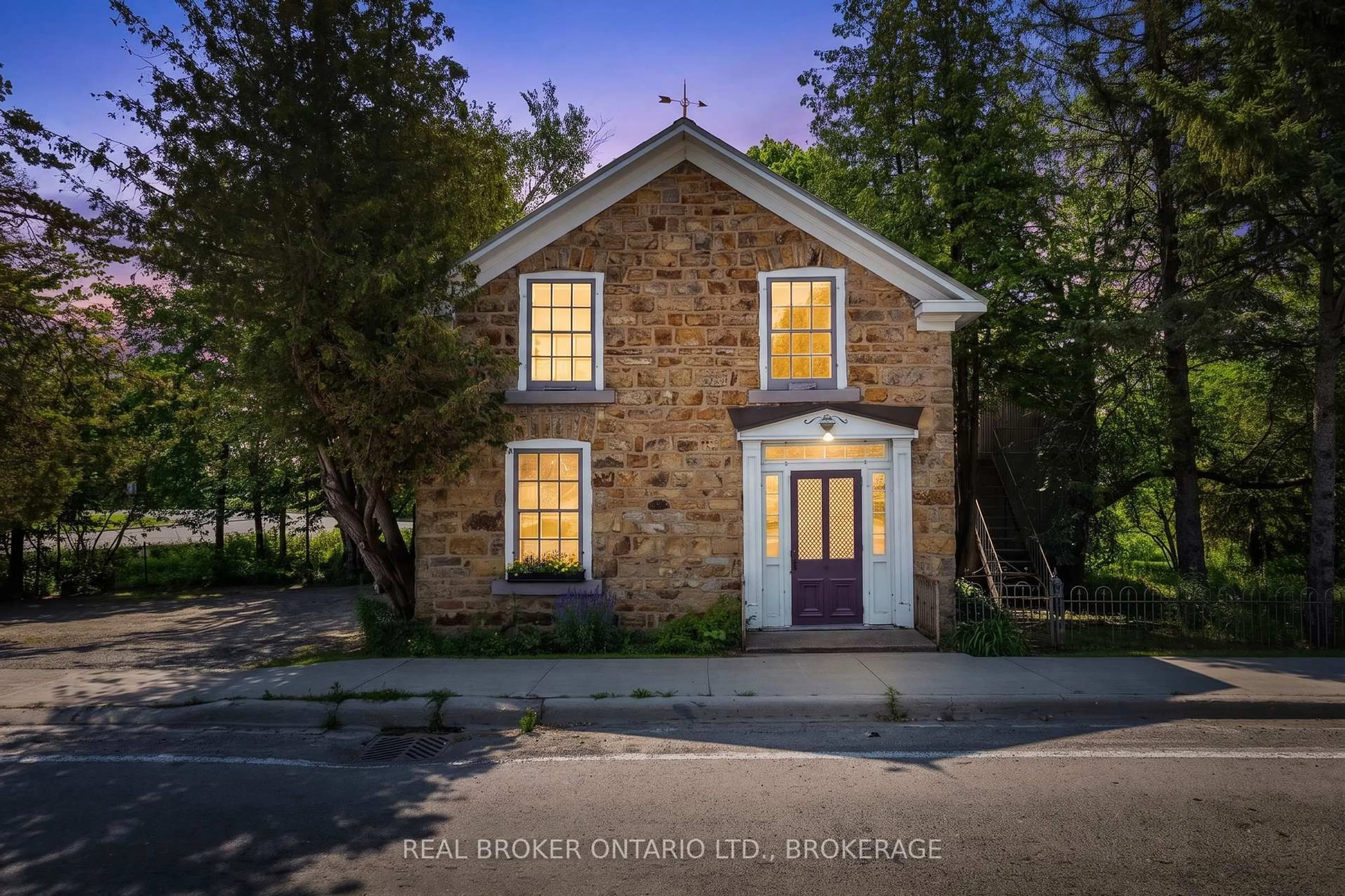 Home with brick exterior material, street for 595 King St, Gananoque Ontario K7G 1H1