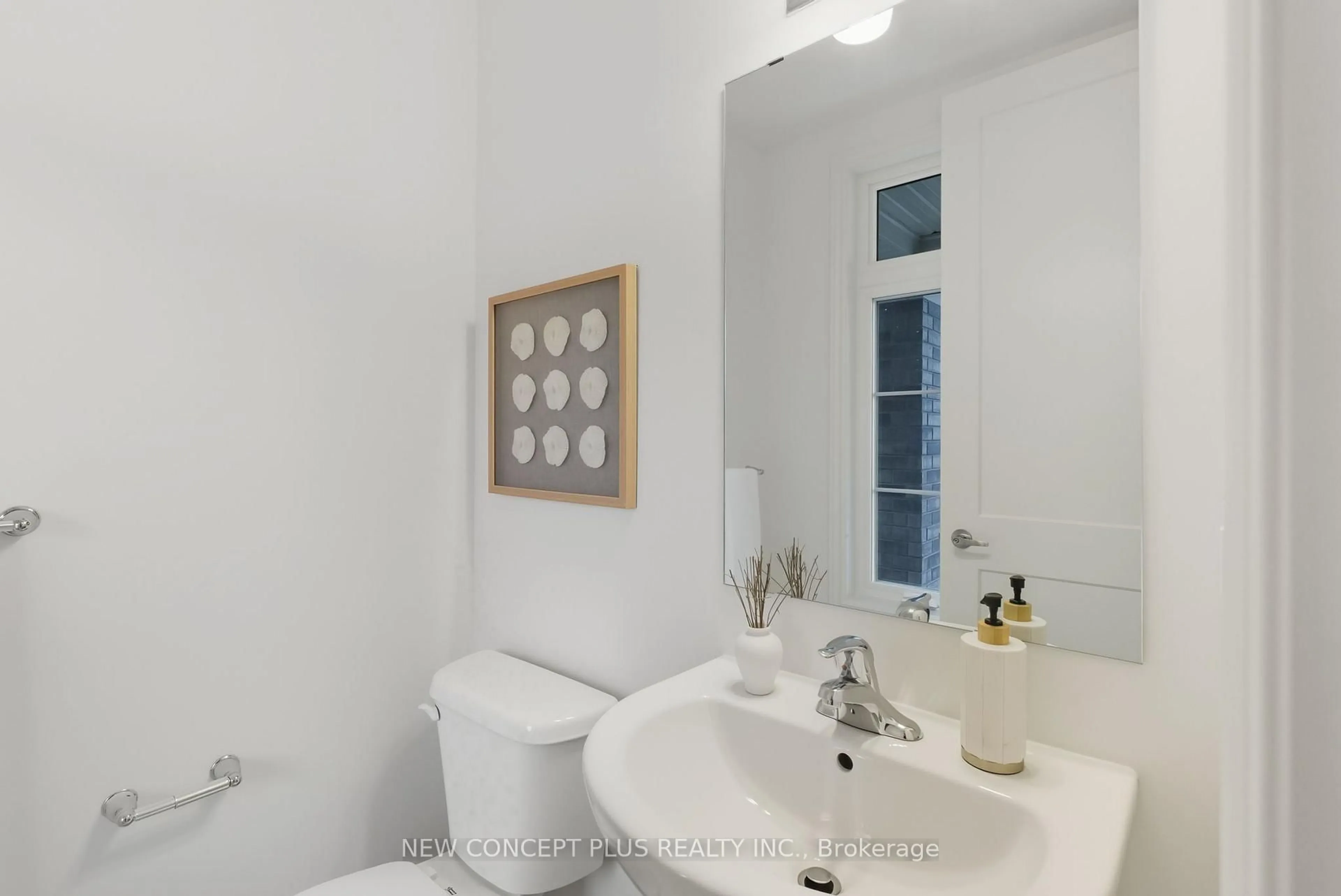 Standard bathroom, ceramic/tile floor for 492 Trevor St, Cobourg Ontario K9J 4J5