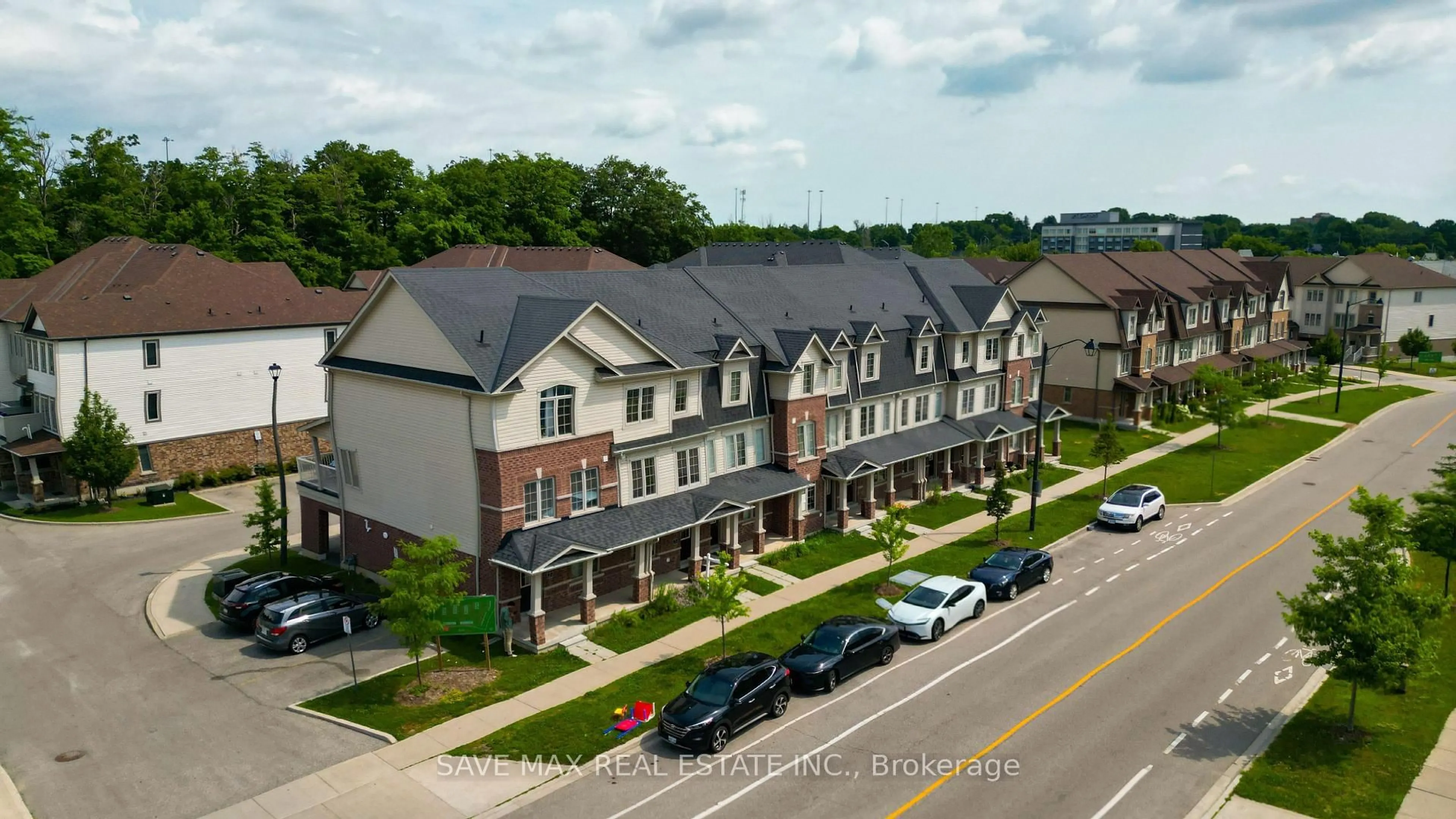 A pic from outside/outdoor area/front of a property/back of a property/a pic from drone, street for 410 Linden Dr, Cambridge Ontario N3H 5L5