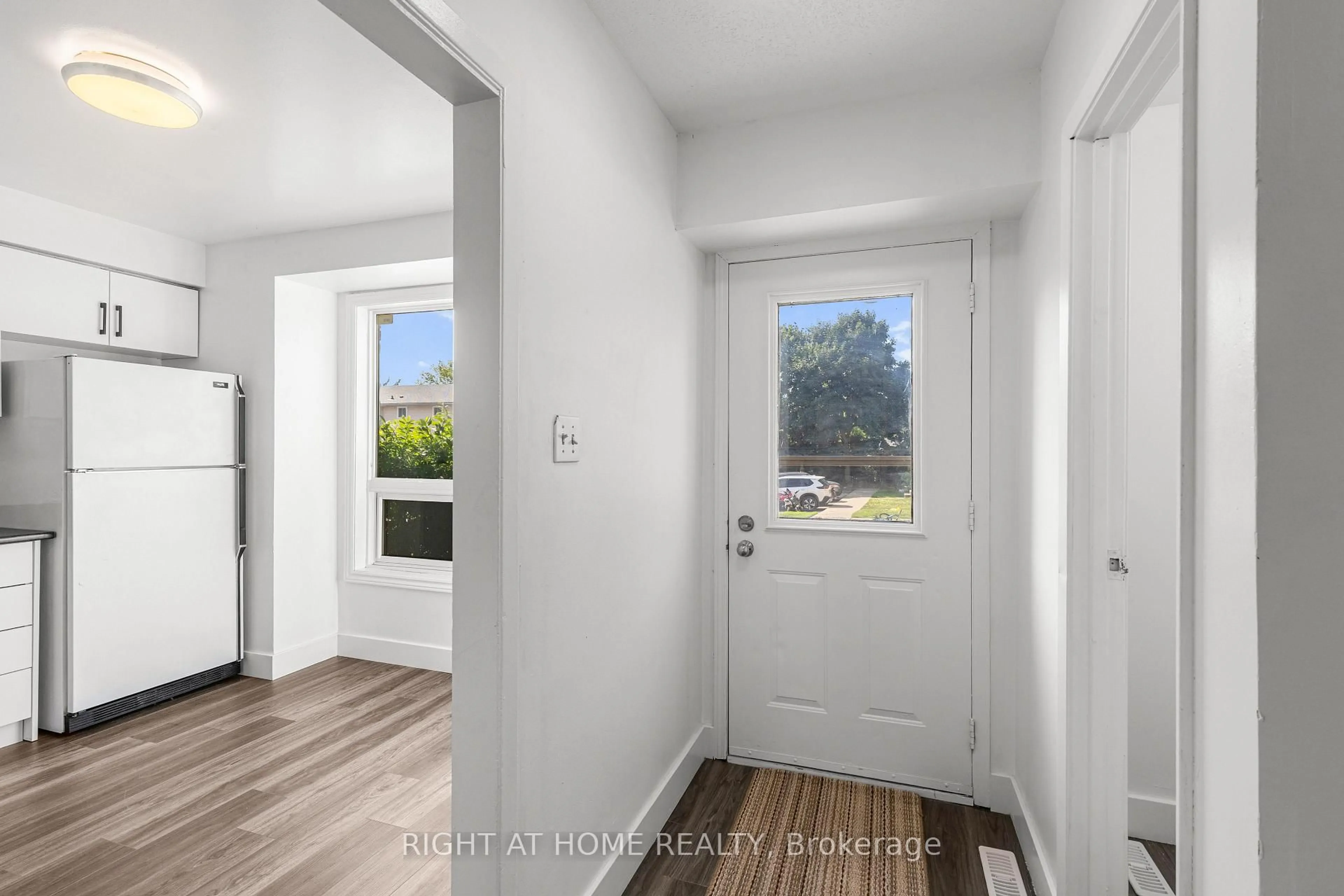 Indoor entryway for 550 Second St #59, London East Ontario N5V 3S3