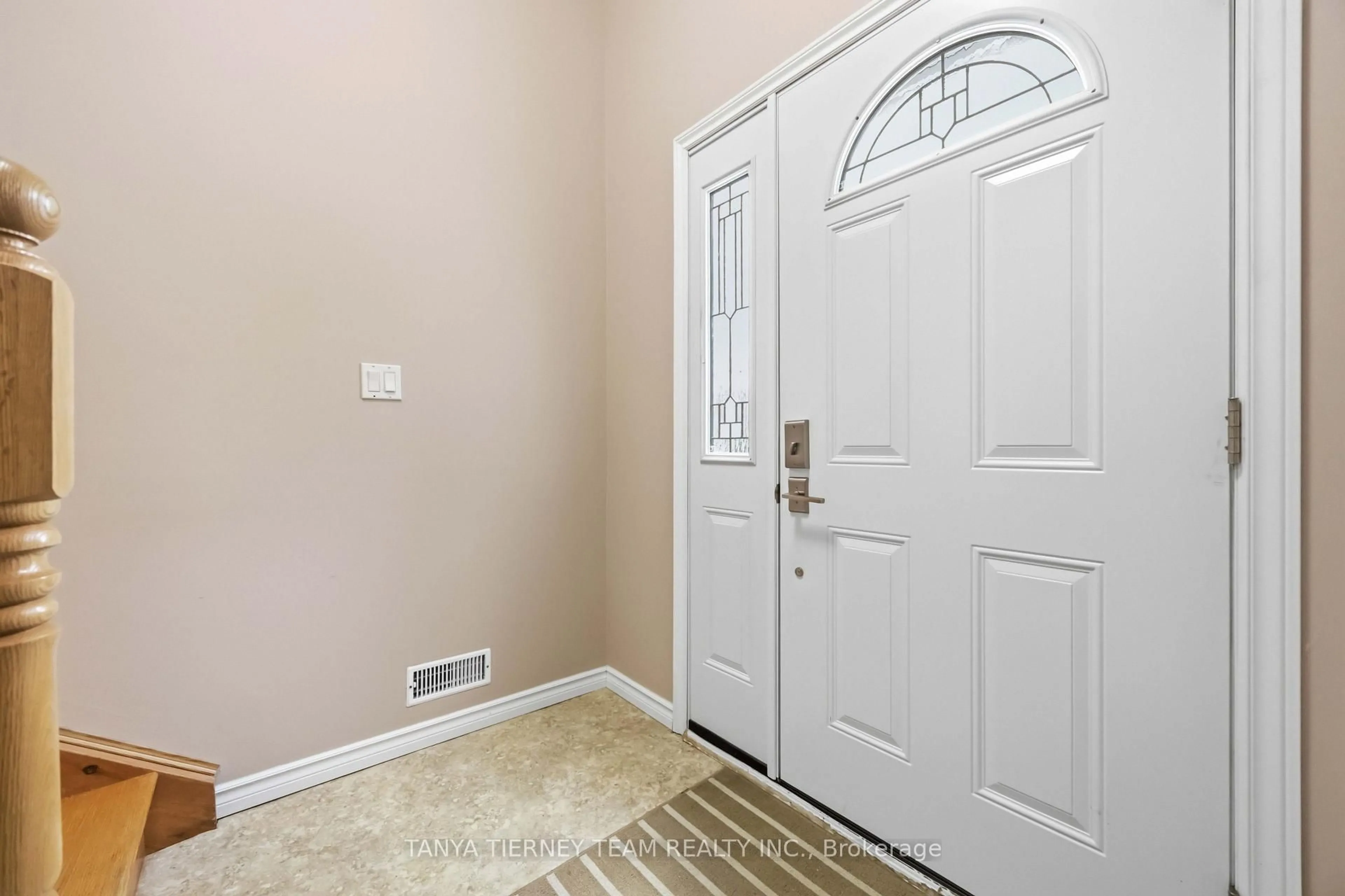 Indoor entryway for 455 Crystal Dr, Peterborough Ontario K9J 8L3