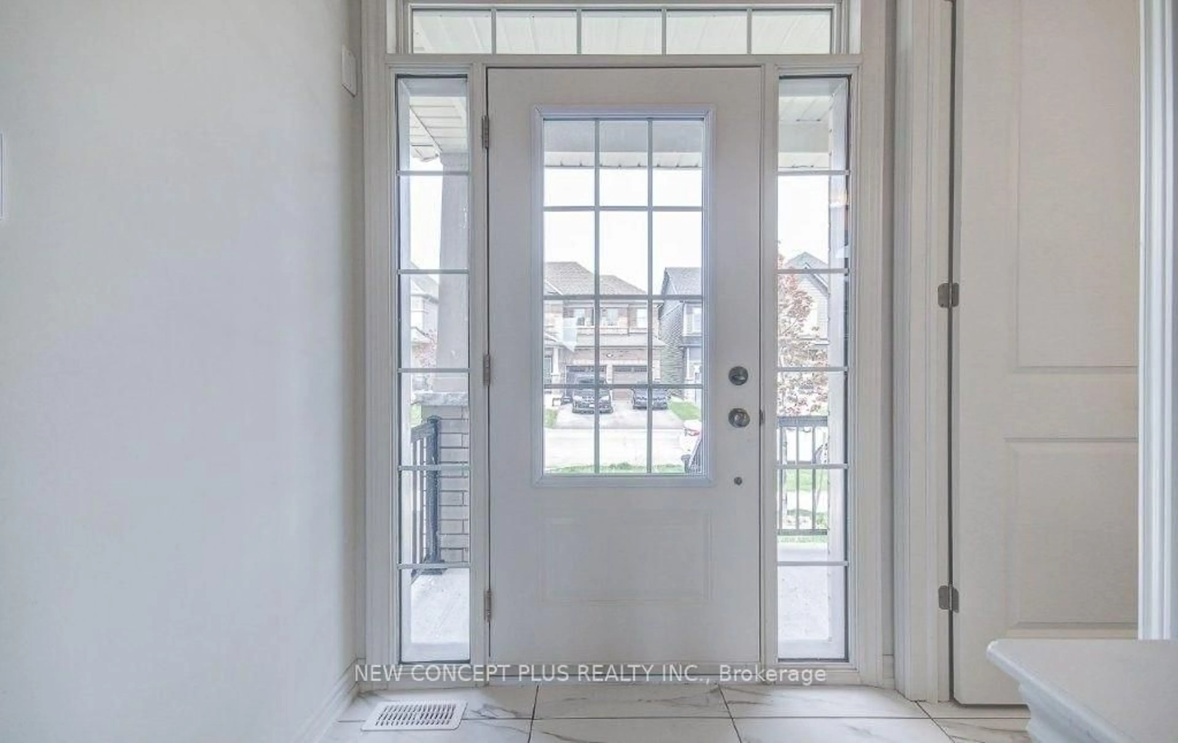 Indoor entryway for 1042 Denton Dr, Cobourg Ontario K9A 3T8