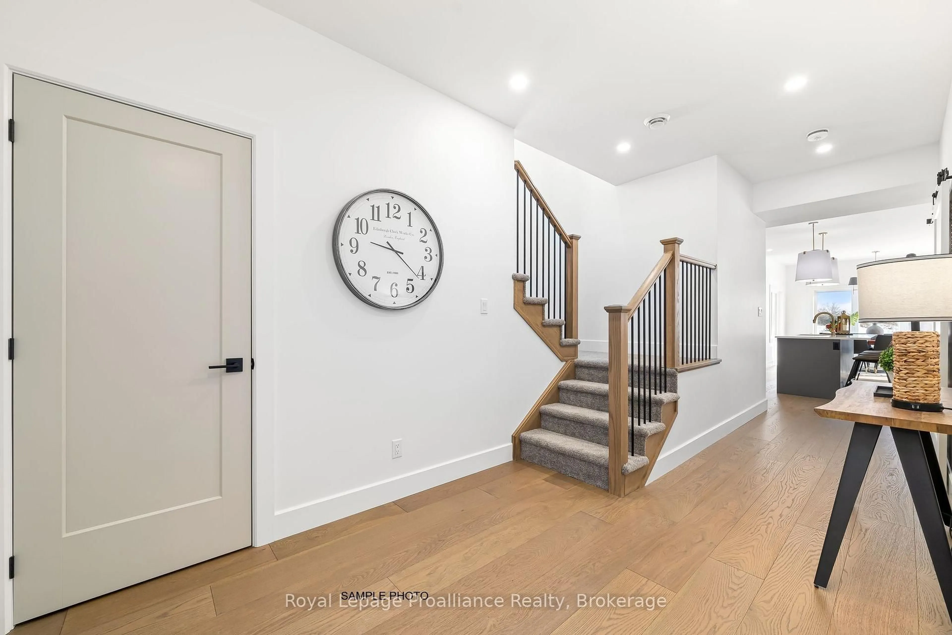 Indoor entryway for 28 Fraser Dr, Quinte West Ontario K0K 1E0
