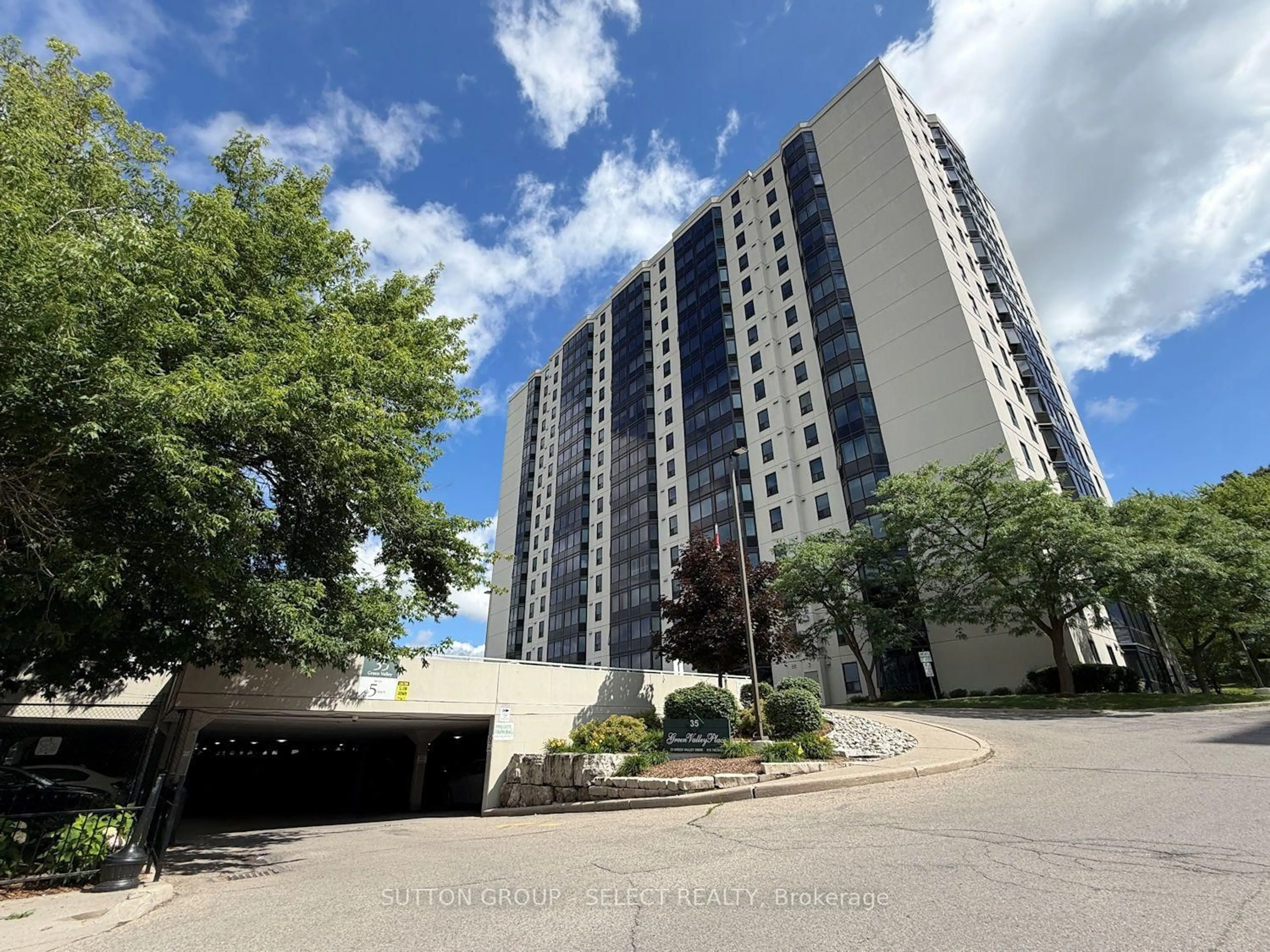 A pic from outside/outdoor area/front of a property/back of a property/a pic from drone, unknown for 35 Green Valley Dr #609, Kitchener Ontario N2P 2A5