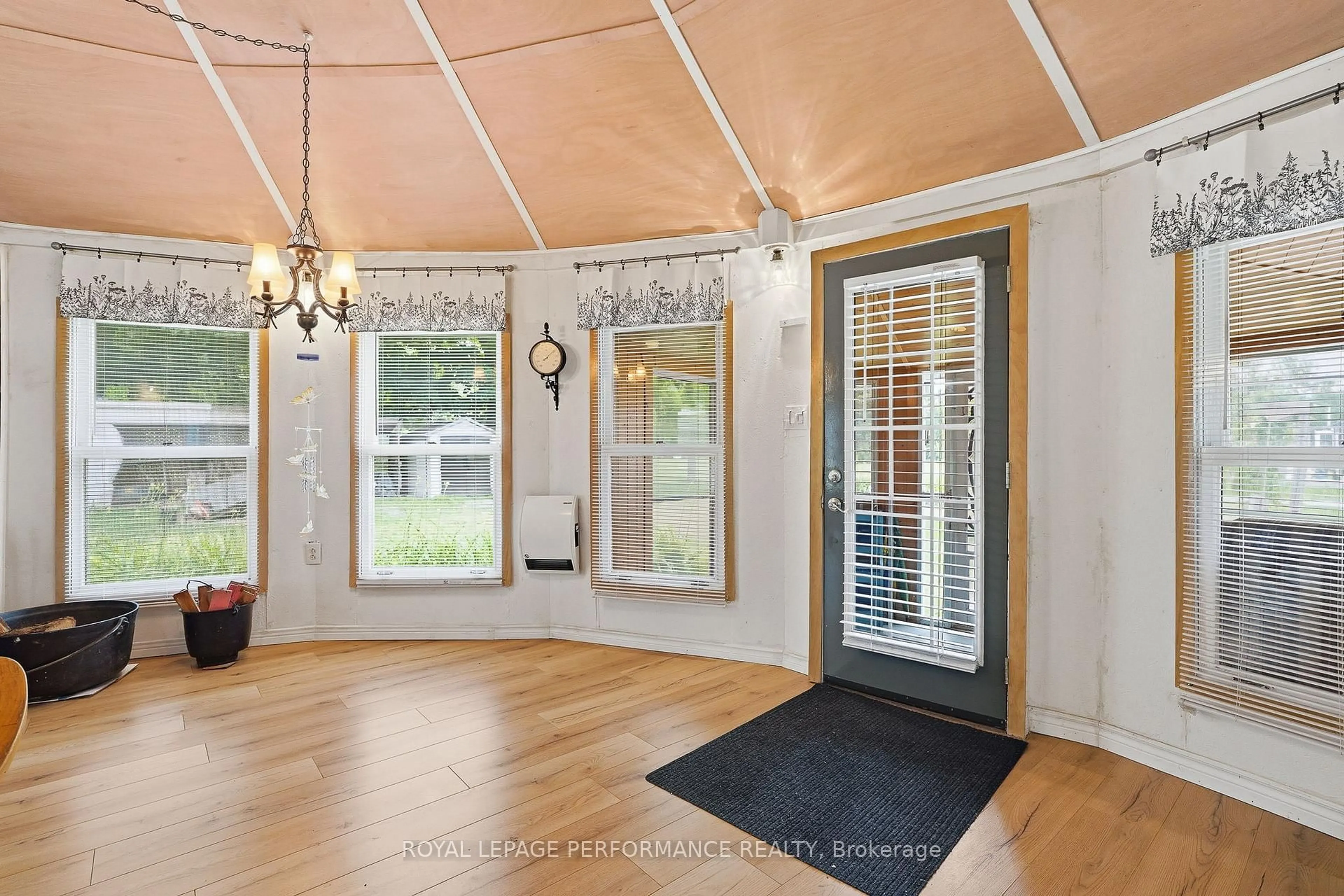 Indoor entryway for 2251 Concession 9 Rd #30, Alfred and Plantagenet Ontario K0B 1C0