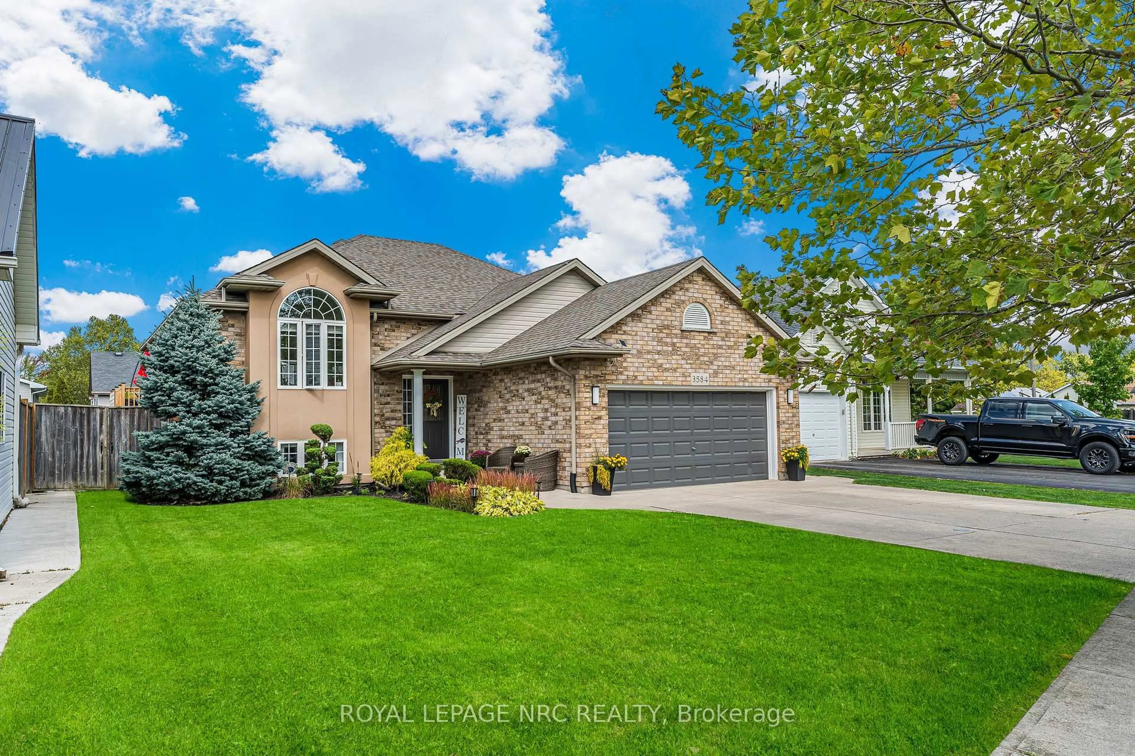 Home with vinyl exterior material, street for 3584 CARVER St, Fort Erie Ontario L0S 1S0