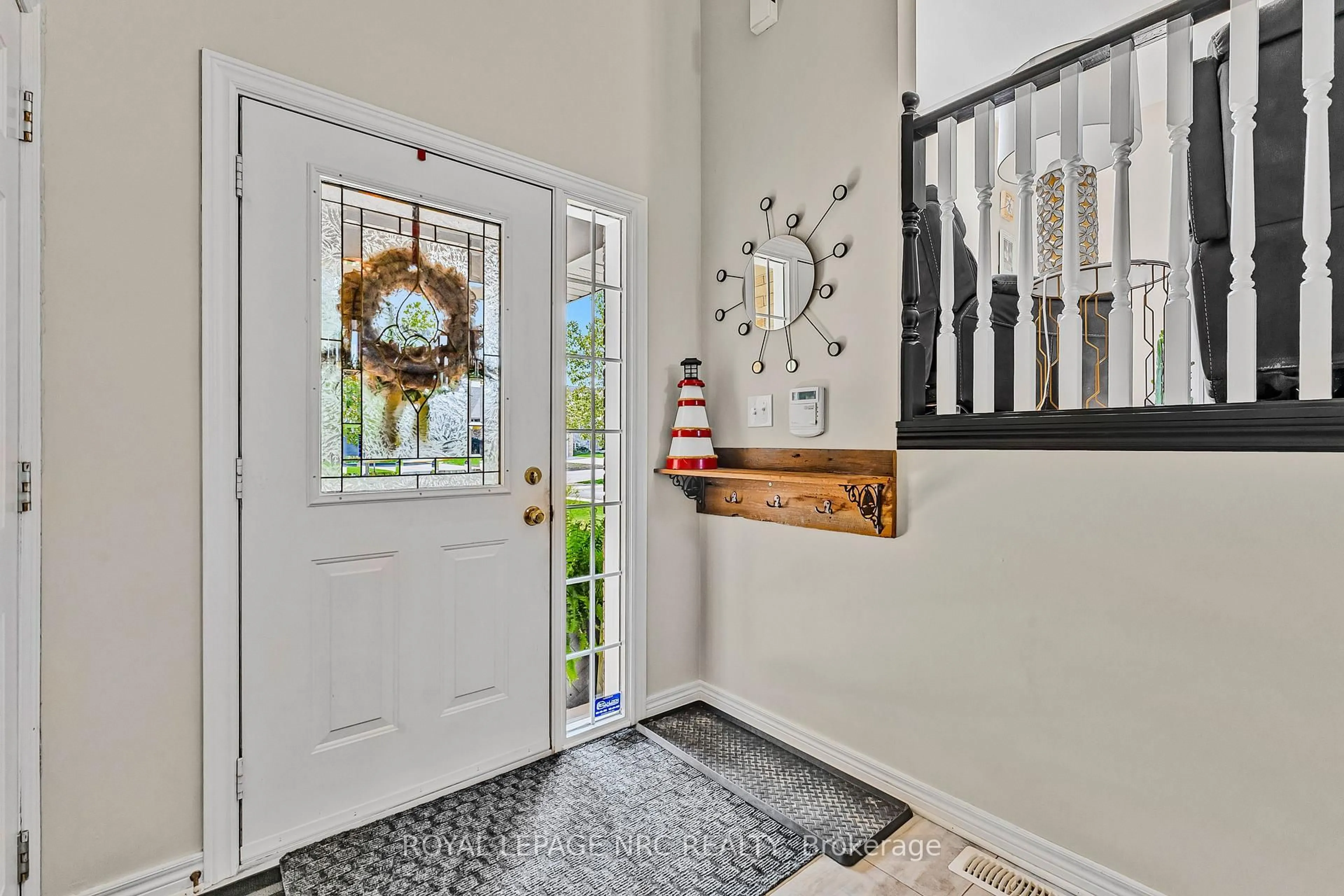 Indoor entryway for 3584 CARVER St, Fort Erie Ontario L0S 1S0