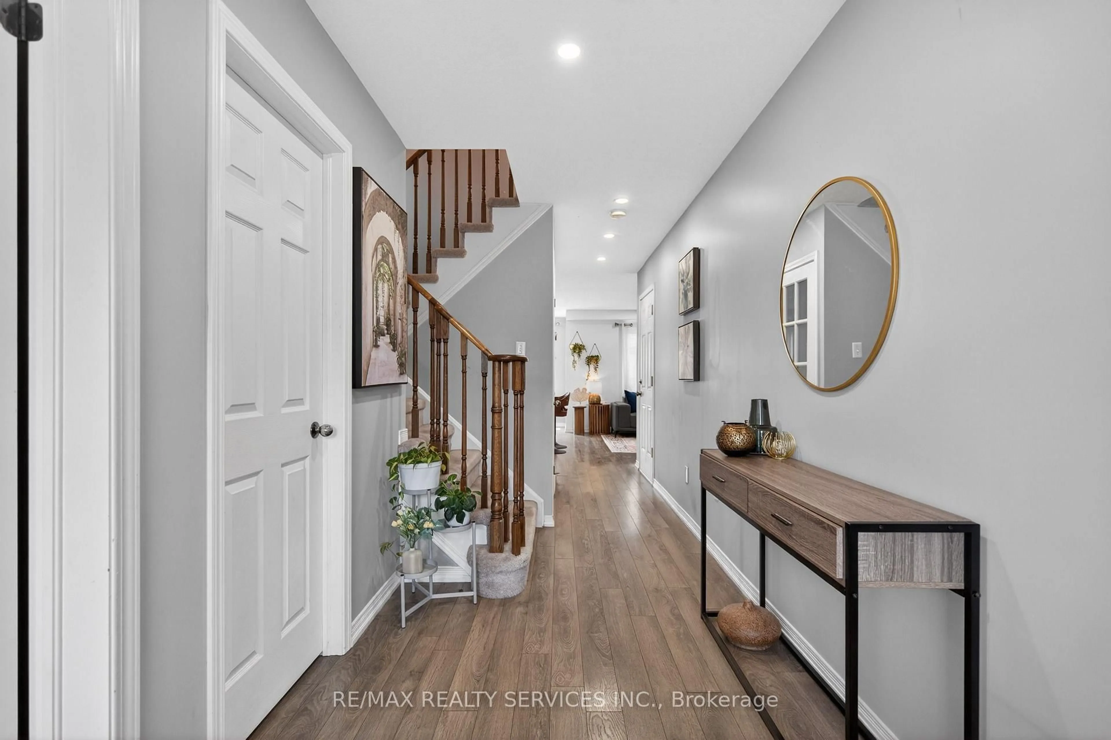 Indoor entryway for 44 English Lane, Brantford Ontario N3T 0H1