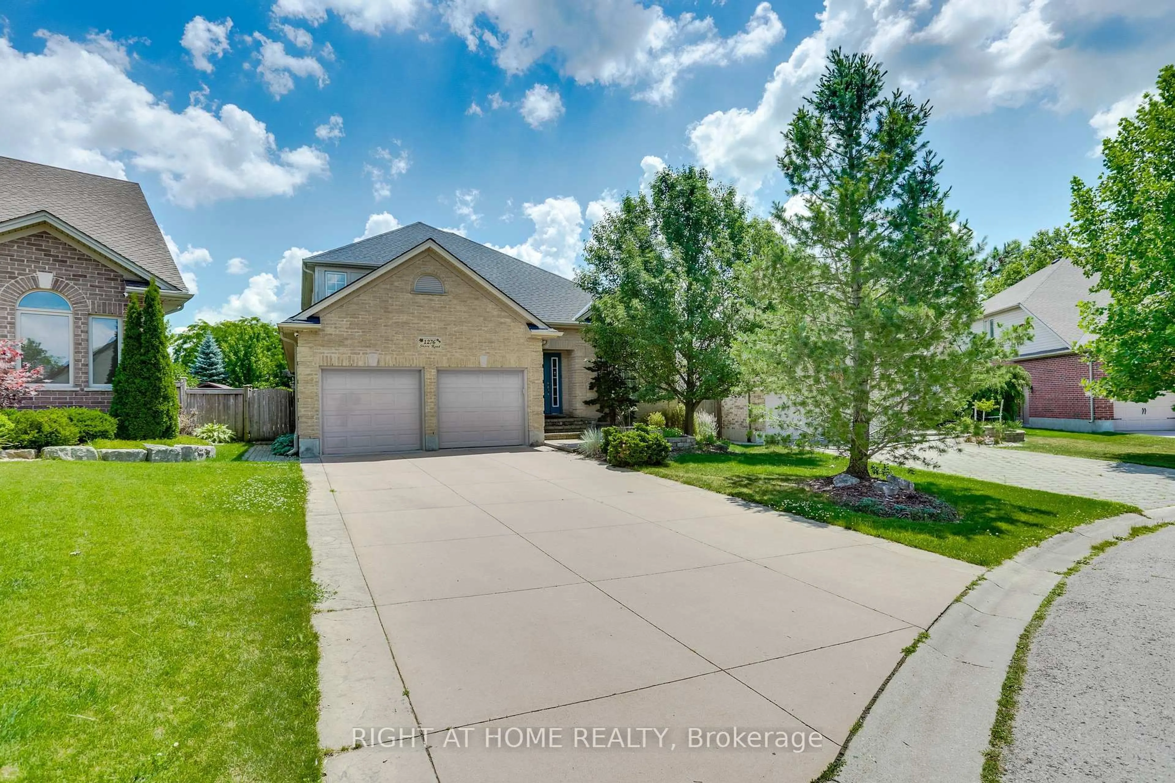 A pic from outside/outdoor area/front of a property/back of a property/a pic from drone, street for 1276 Shore Rd, London South Ontario N6K 4Z7