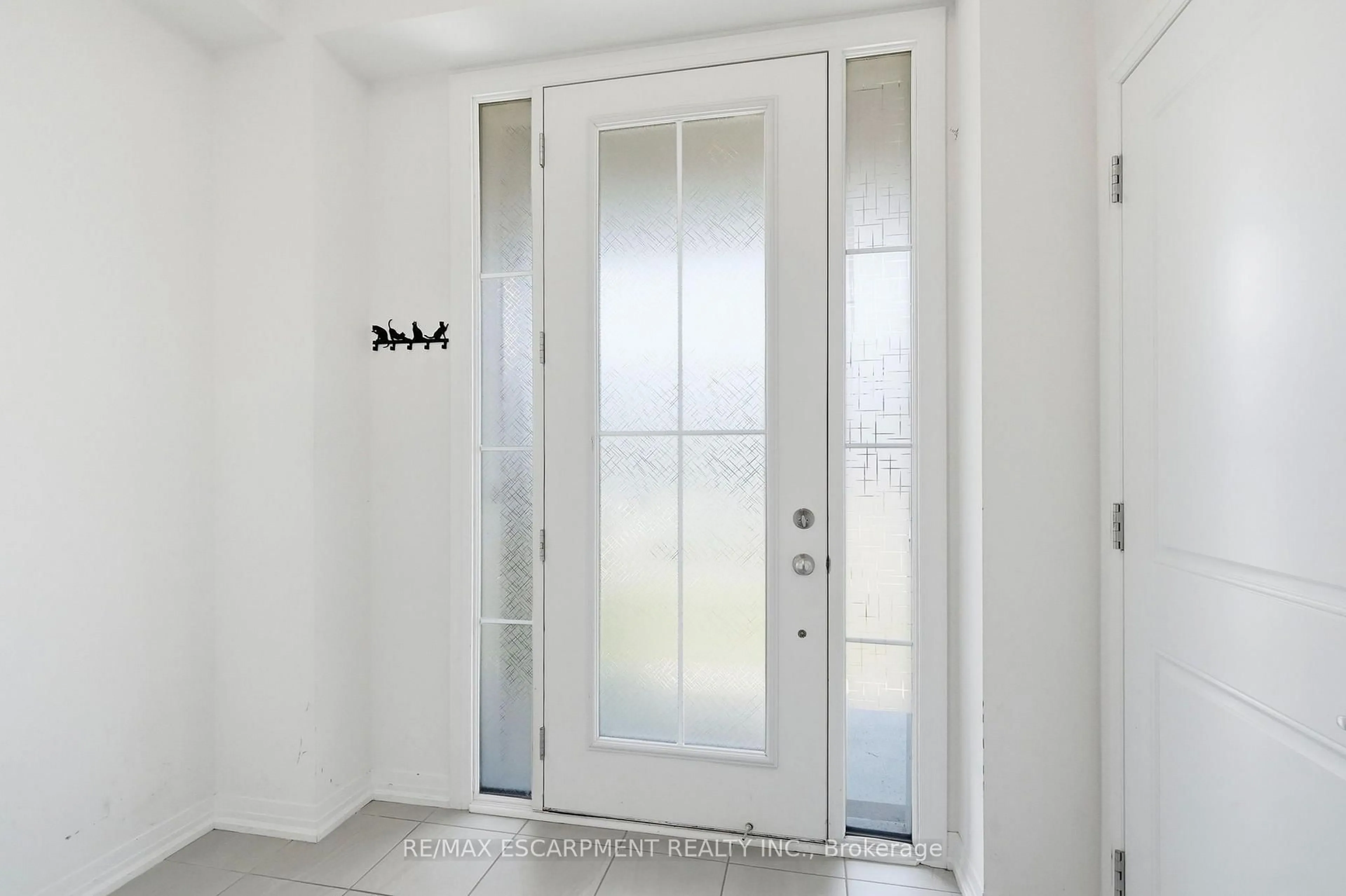 Indoor entryway for 254 Rosebury Way, Hamilton Ontario L0R 1W0