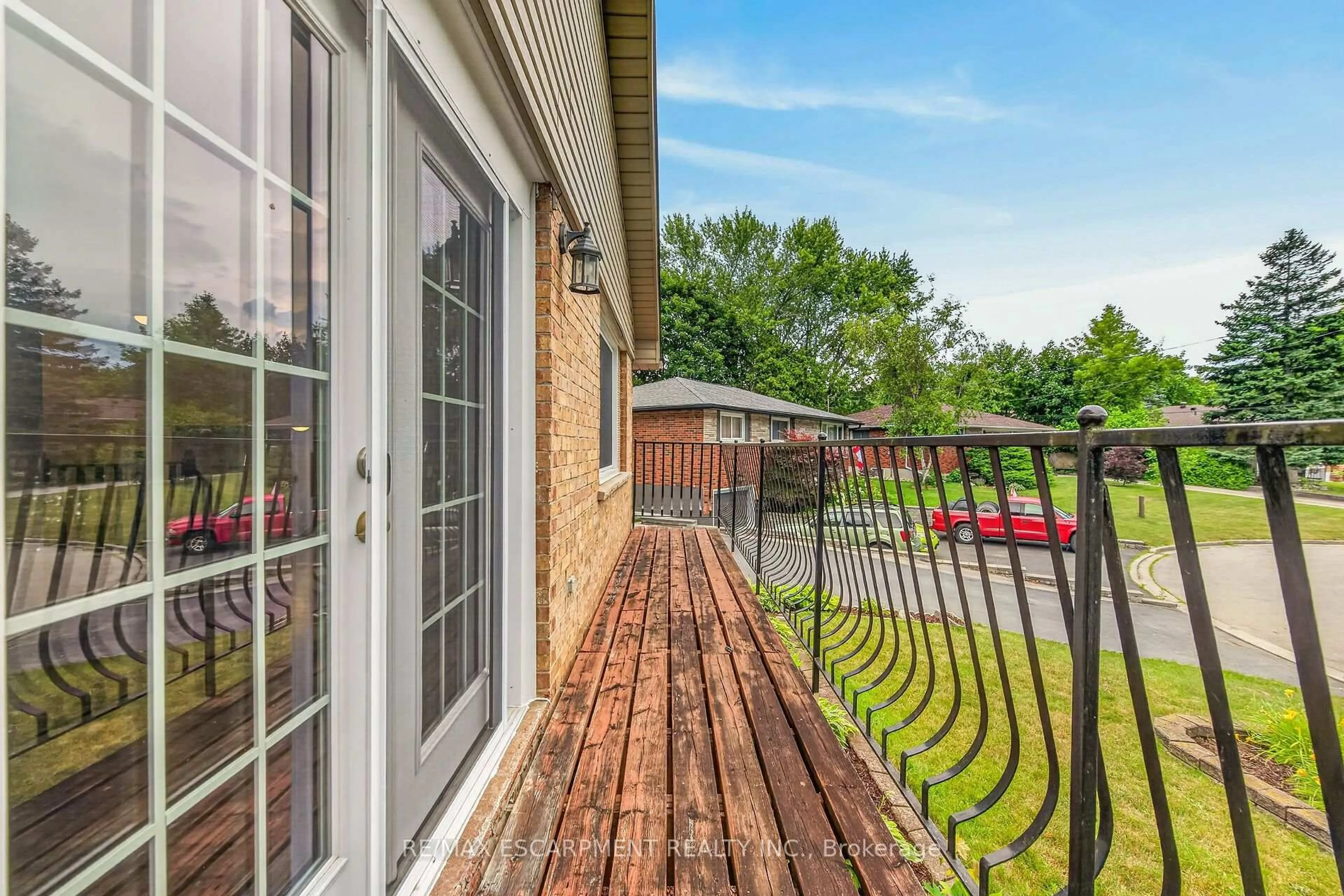 Patio, water/lake/river/ocean view for 19 Burns Pl, Haldimand Ontario N3W 1G1