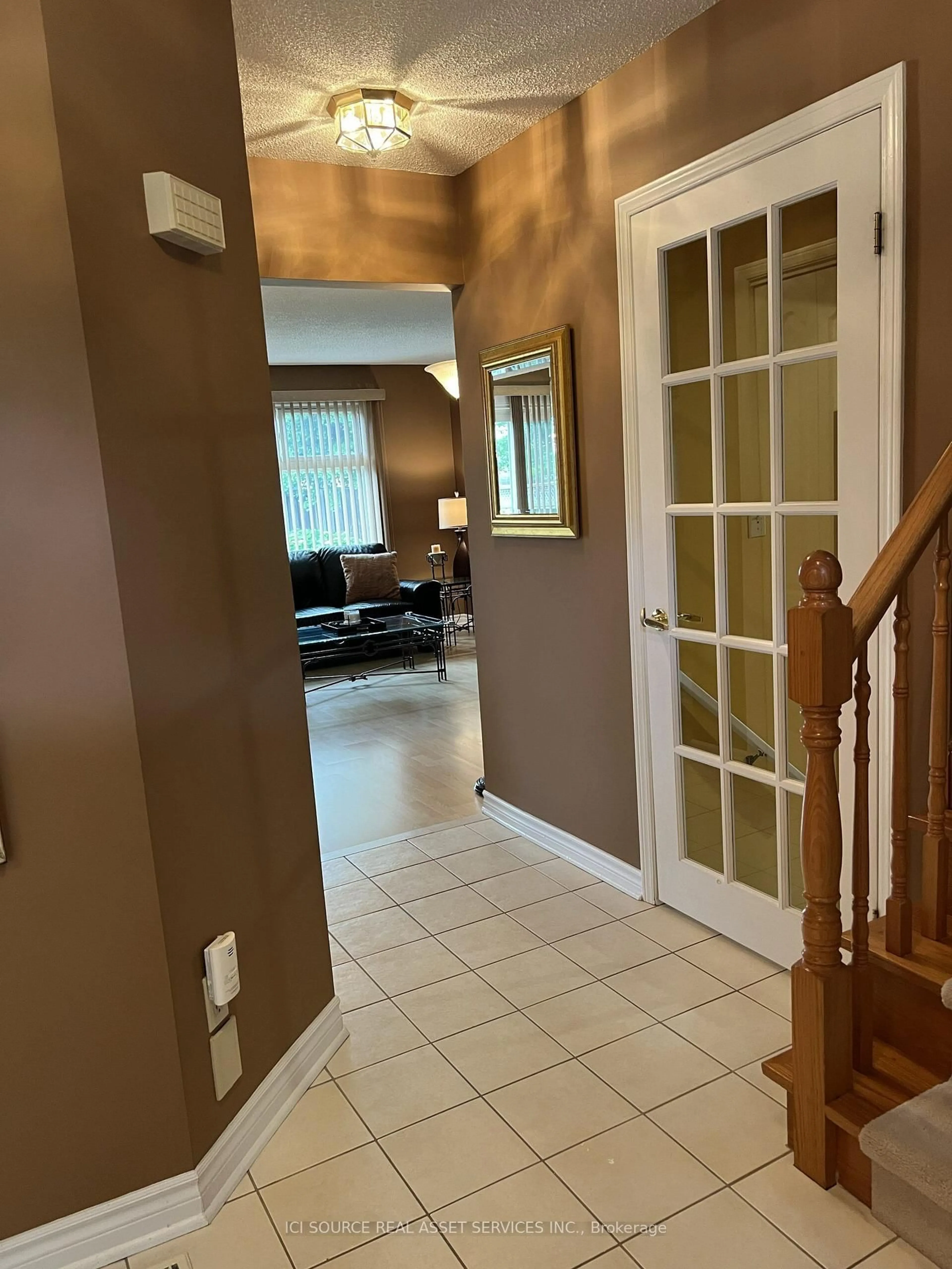 Indoor entryway for 83 Boulding Ave, Hamilton Ontario L0R 2H3