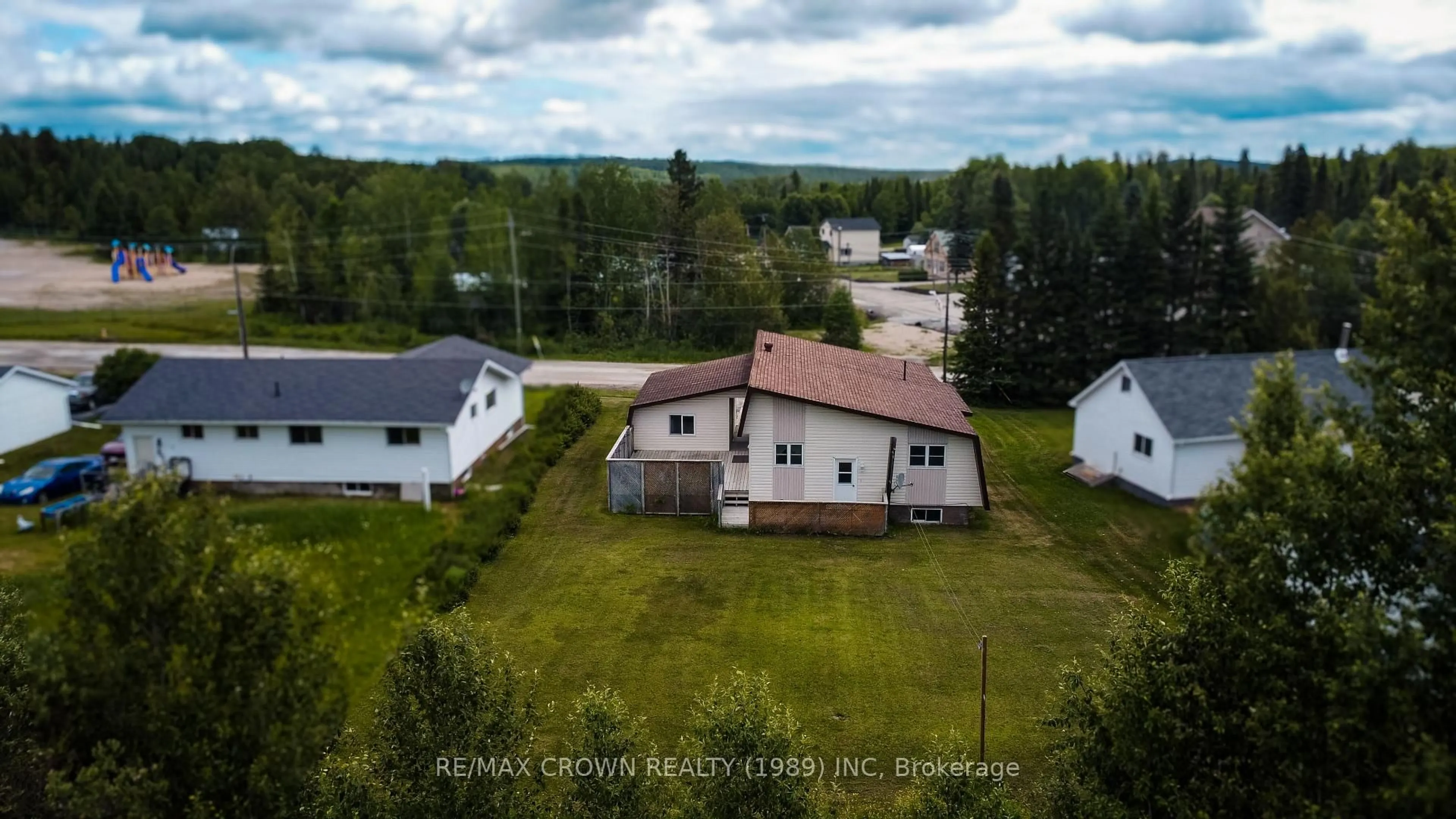 A pic from outside/outdoor area/front of a property/back of a property/a pic from drone, unknown for 82 Neesomadina Ave, Hornepayne Ontario P0M 1Z0