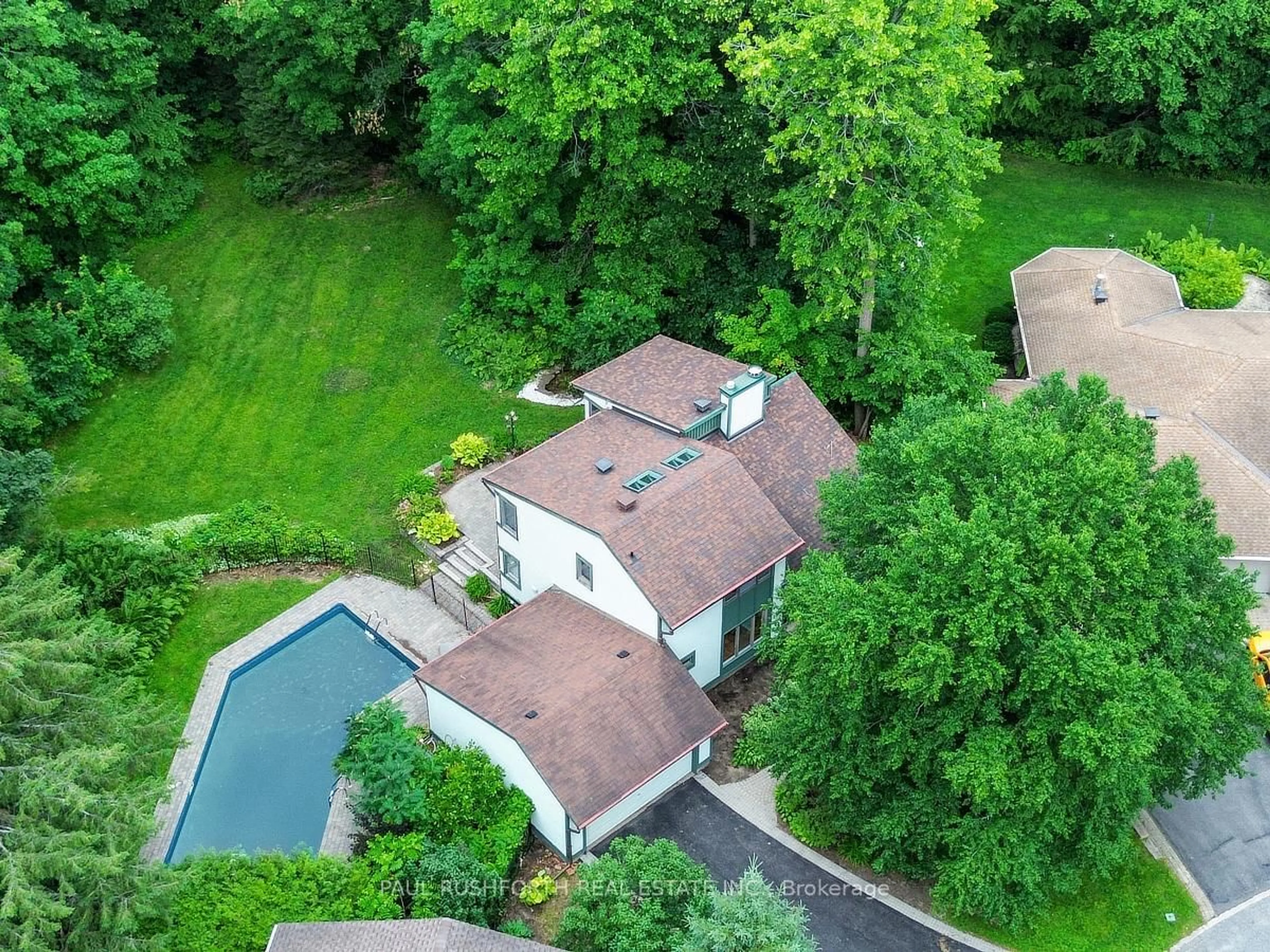 A pic from outside/outdoor area/front of a property/back of a property/a pic from drone, water/lake/river/ocean view for 33 Camwood Cres, Ottawa Ontario K2H 7X1