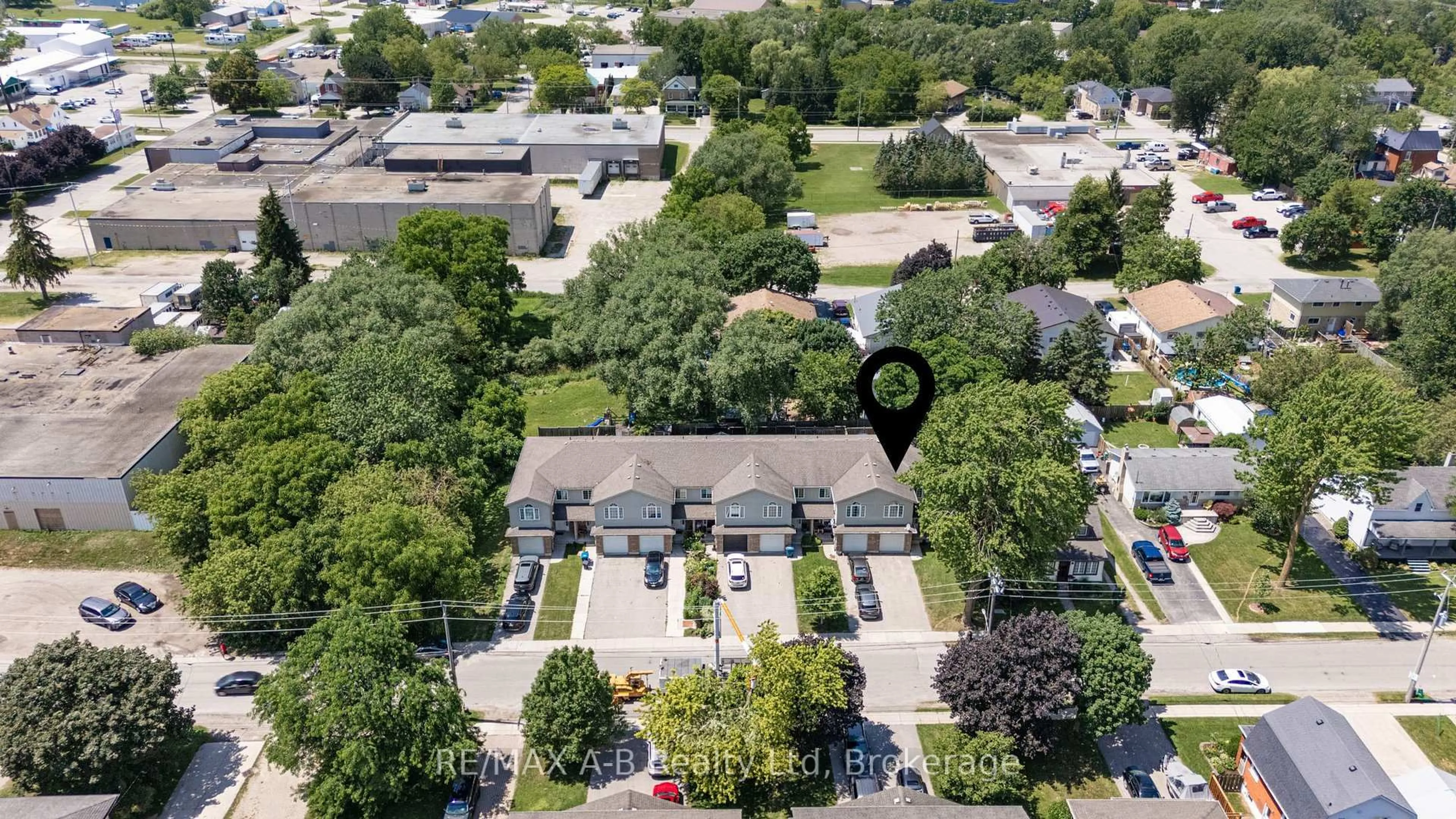A pic from outside/outdoor area/front of a property/back of a property/a pic from drone, street for 280 Railway Ave, Stratford Ontario N5A 2J4