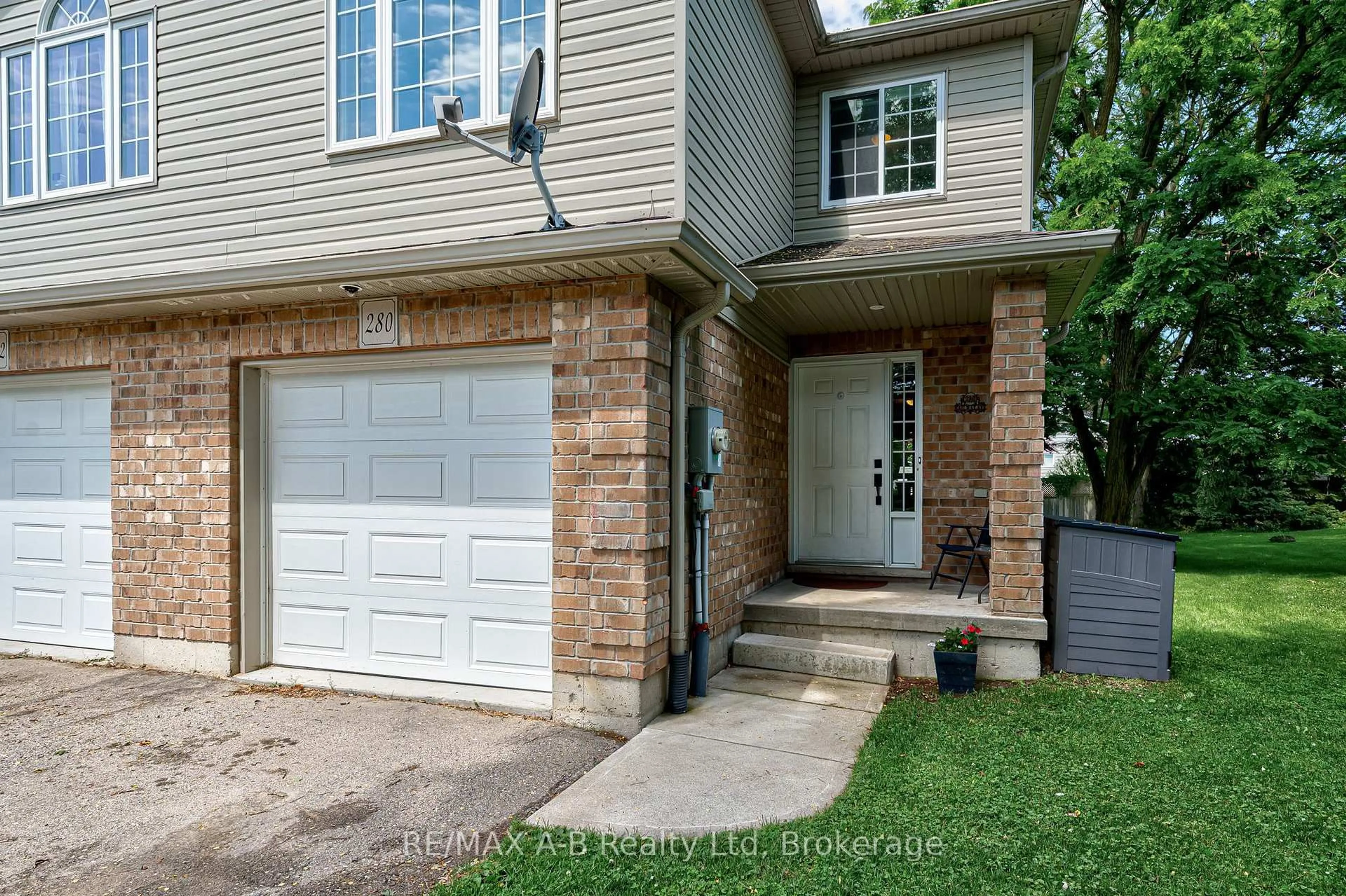Home with brick exterior material, street for 280 Railway Ave, Stratford Ontario N5A 2J4