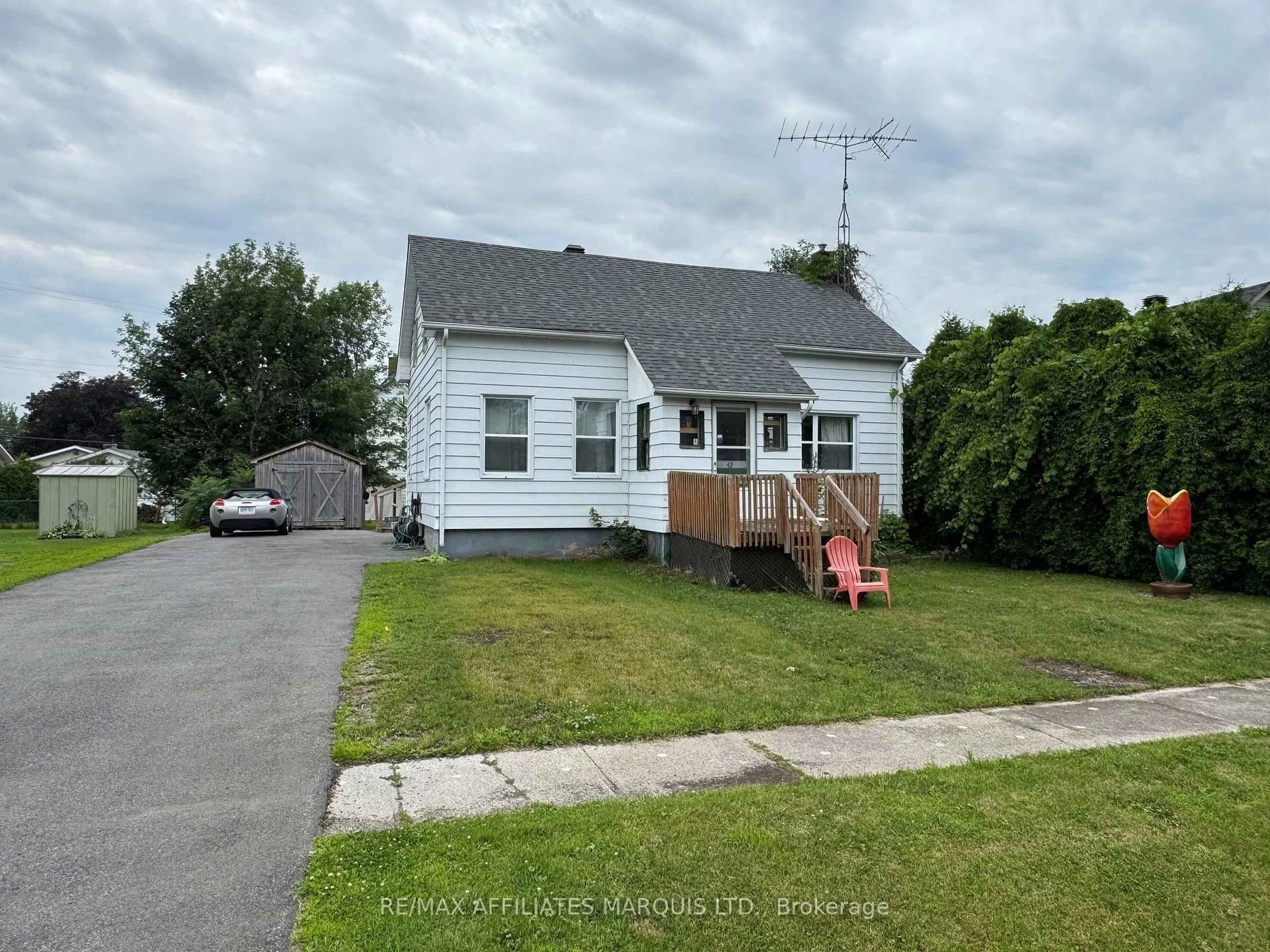 A pic from outside/outdoor area/front of a property/back of a property/a pic from drone, street for 42 Laurier Dr, South Dundas Ontario K0C 1X0