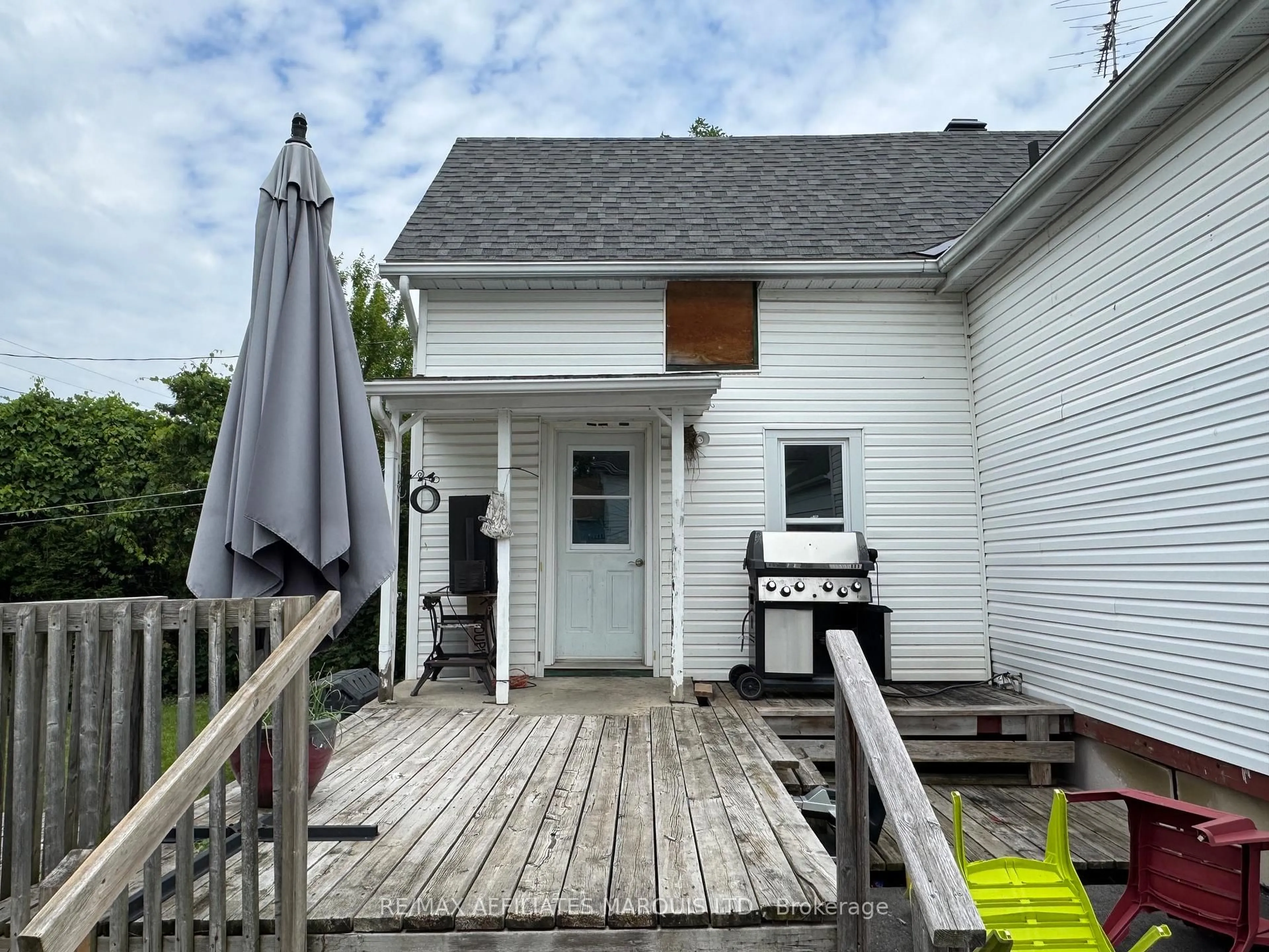 Patio, street for 42 Laurier Dr, South Dundas Ontario K0C 1X0