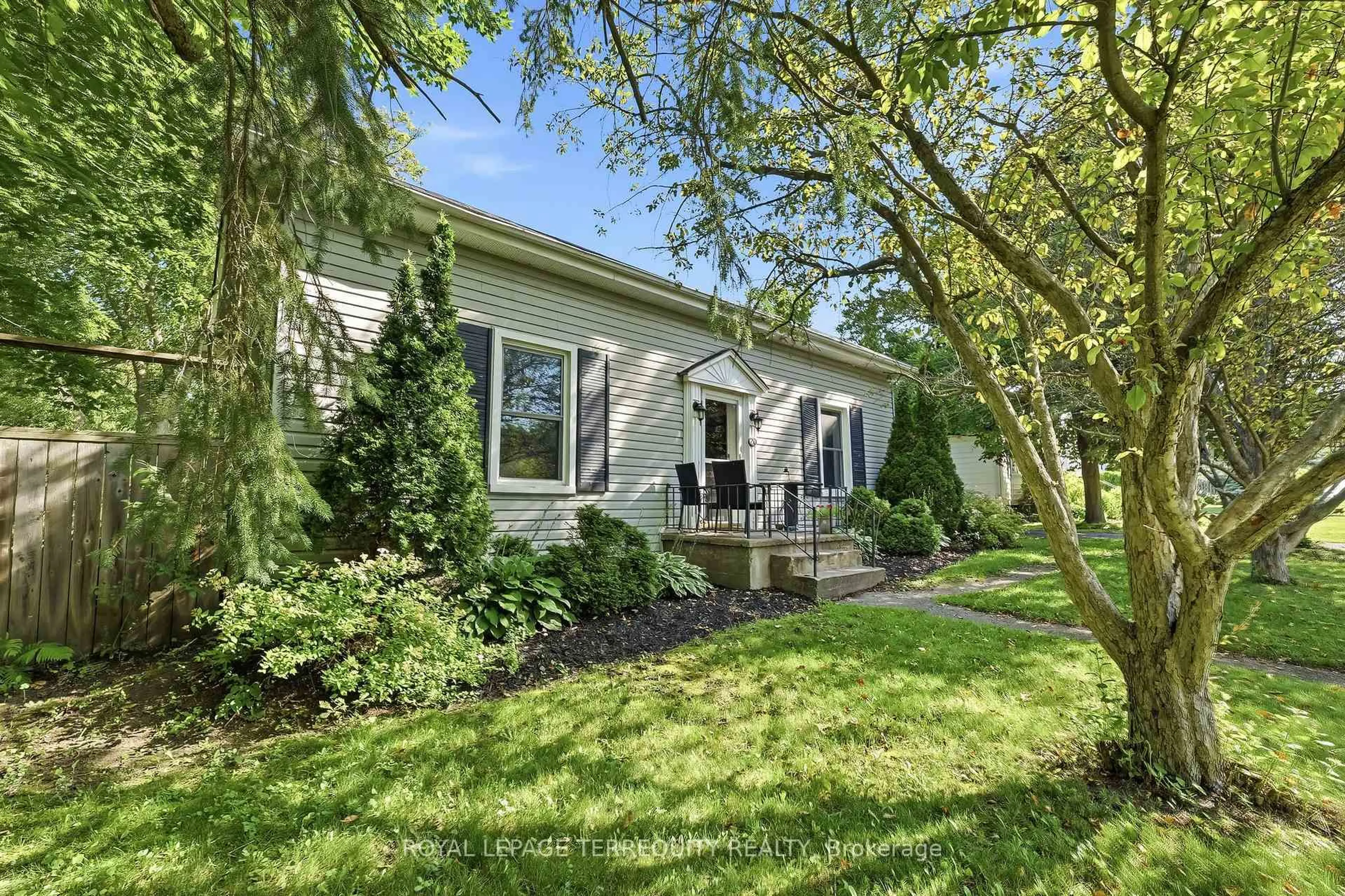 Home with vinyl exterior material, street for 20 King St, Cramahe Ontario K0K 1S0