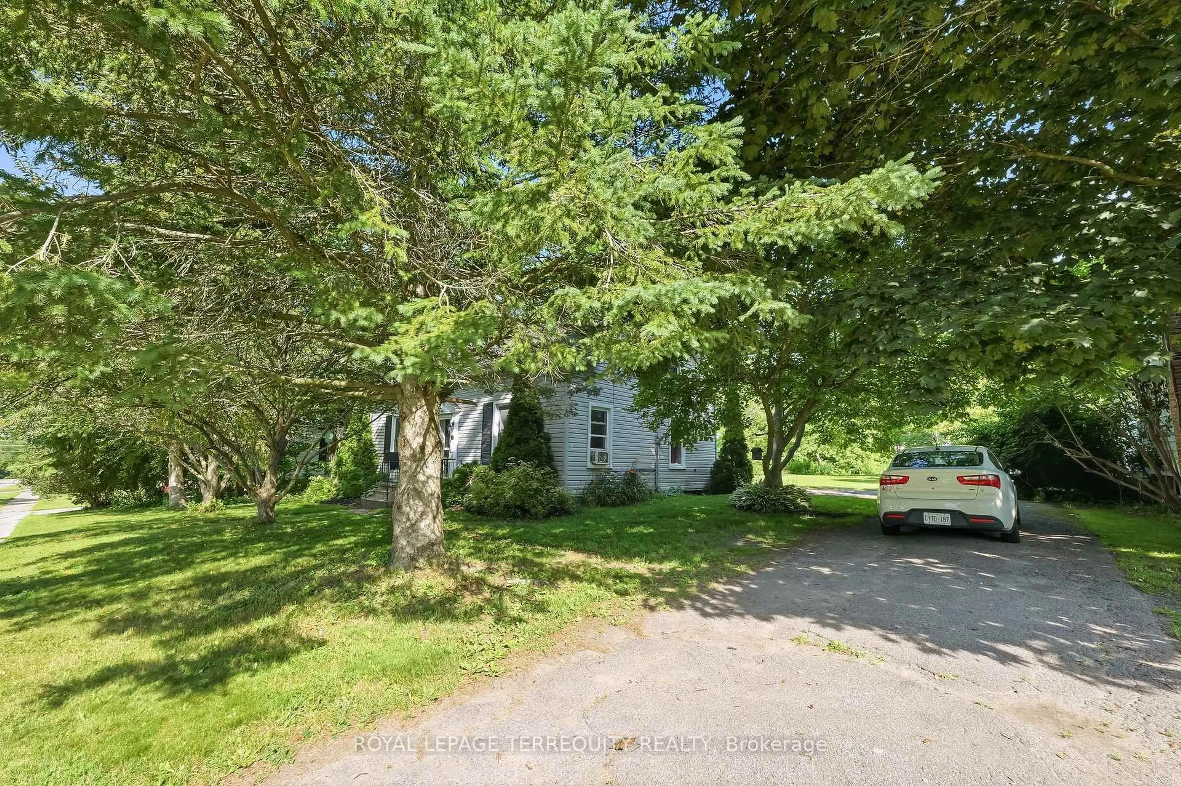 A pic from outside/outdoor area/front of a property/back of a property/a pic from drone, street for 20 King St, Cramahe Ontario K0K 1S0