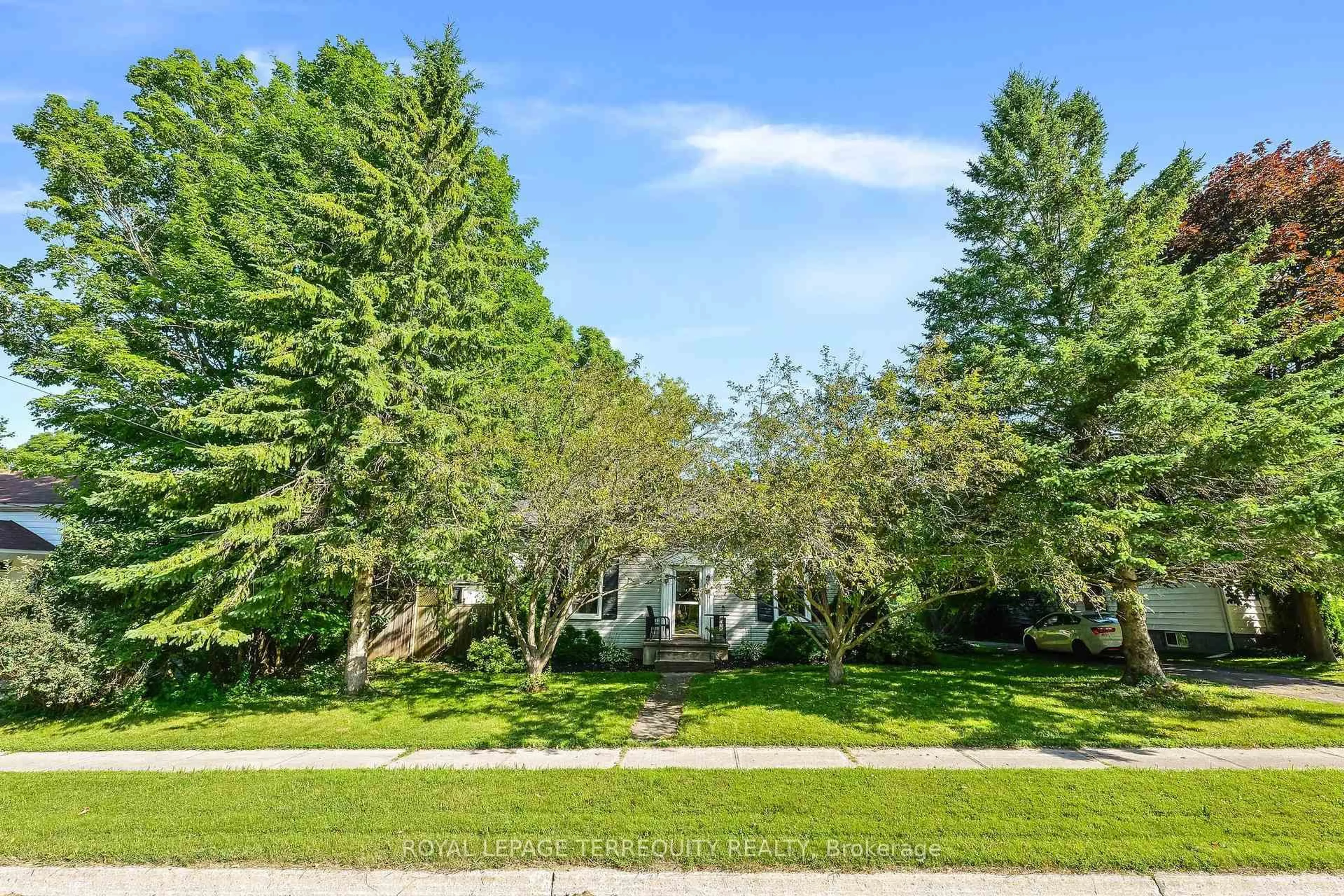 A pic from outside/outdoor area/front of a property/back of a property/a pic from drone, street for 20 King St, Cramahe Ontario K0K 1S0