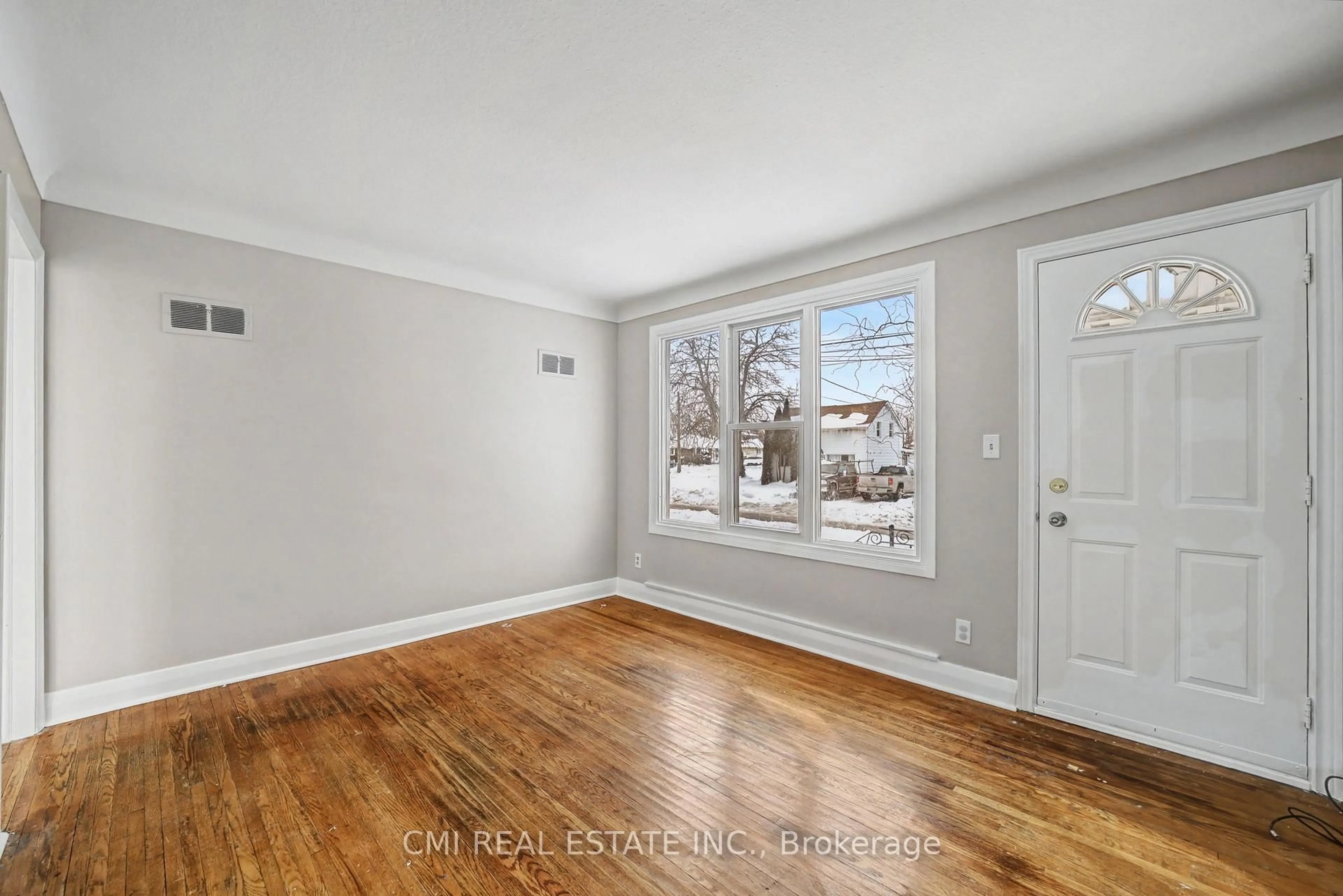 A pic of a room for 68 Queen St, Thorold Ontario L2V 3N5