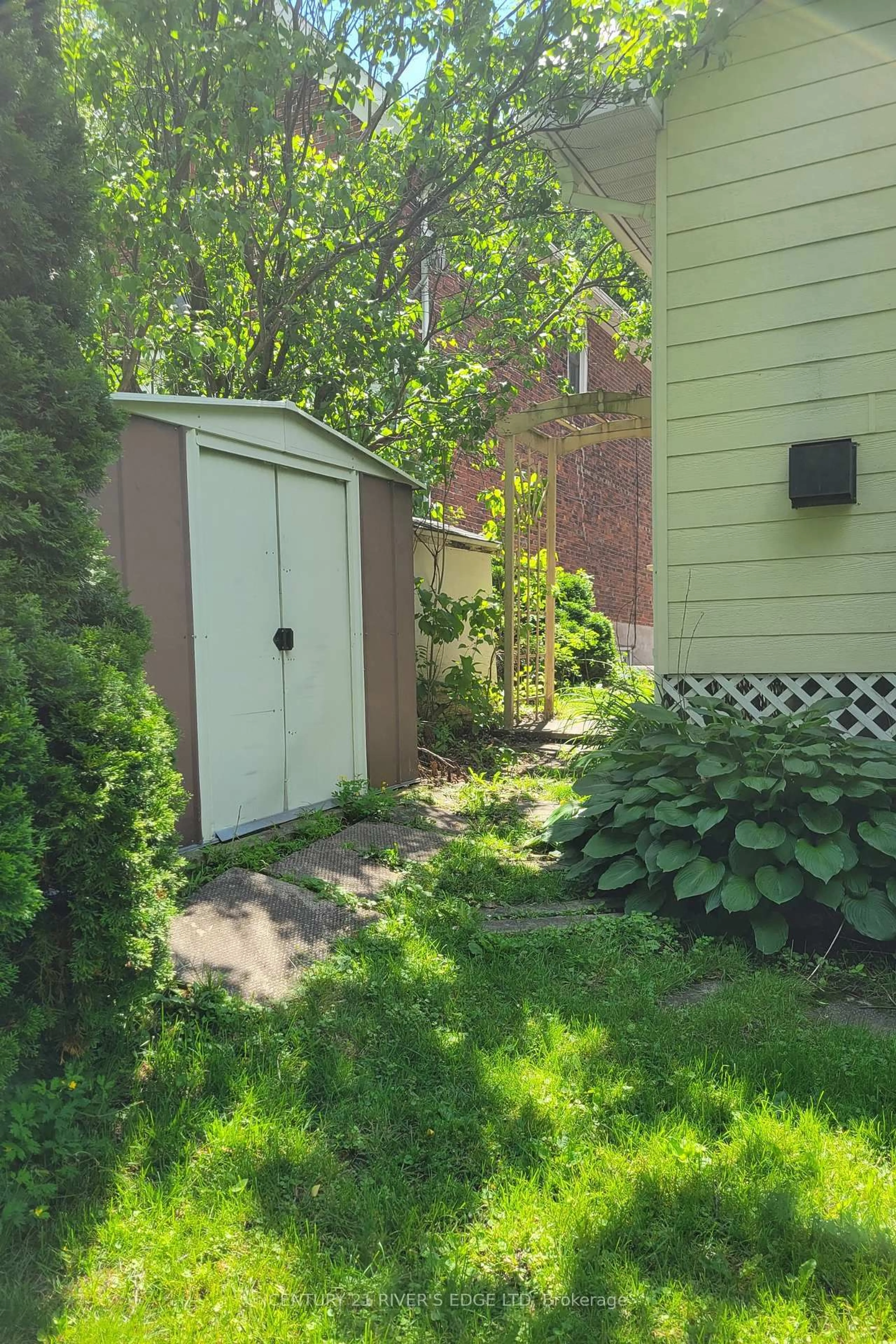 Shed for 158 Pearl St, Brockville Ontario K6V 4C6