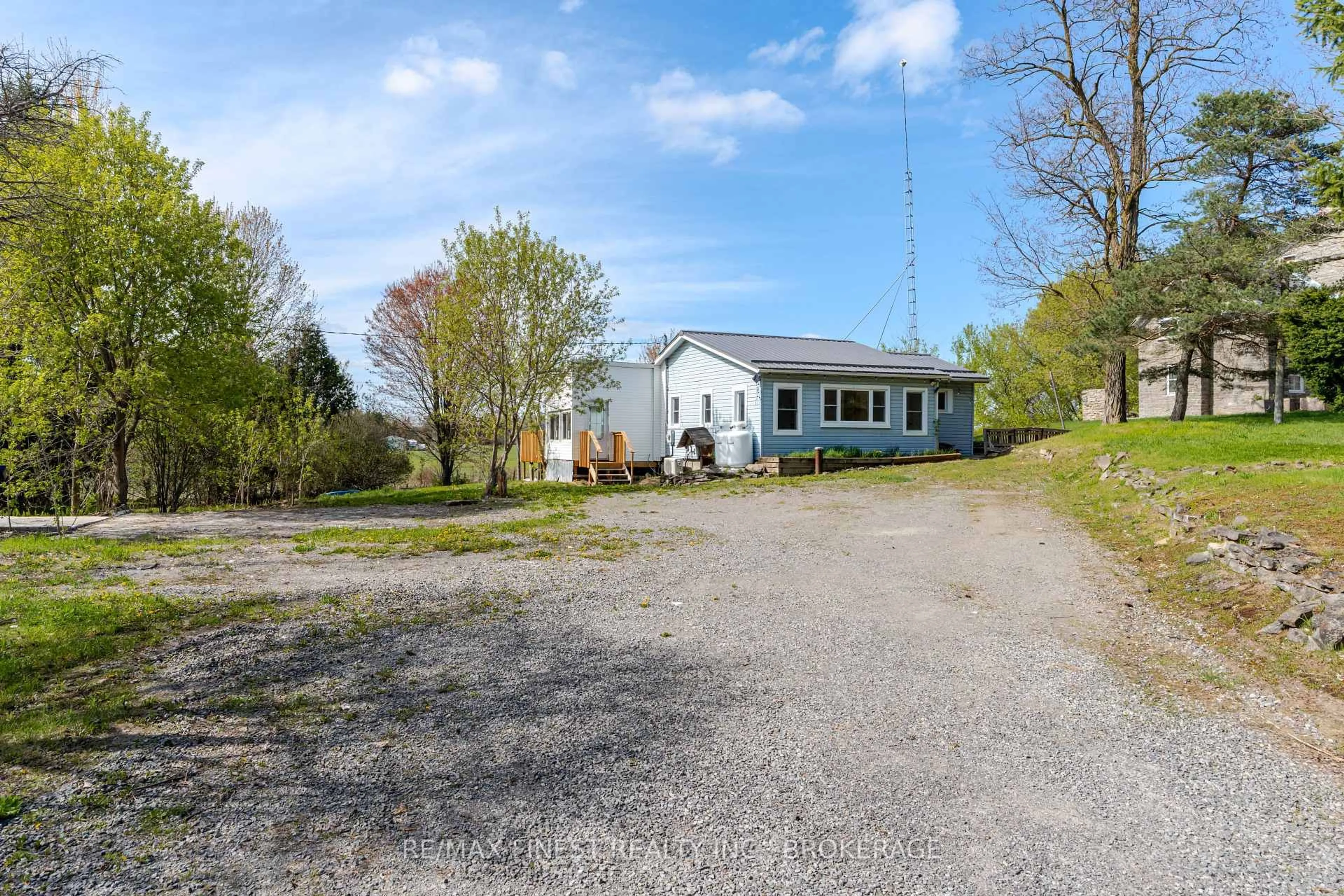 A pic from outside/outdoor area/front of a property/back of a property/a pic from drone, unknown for 6804 6th Concession Rd, Elizabethtown-Kitley Ontario K6V 5T5