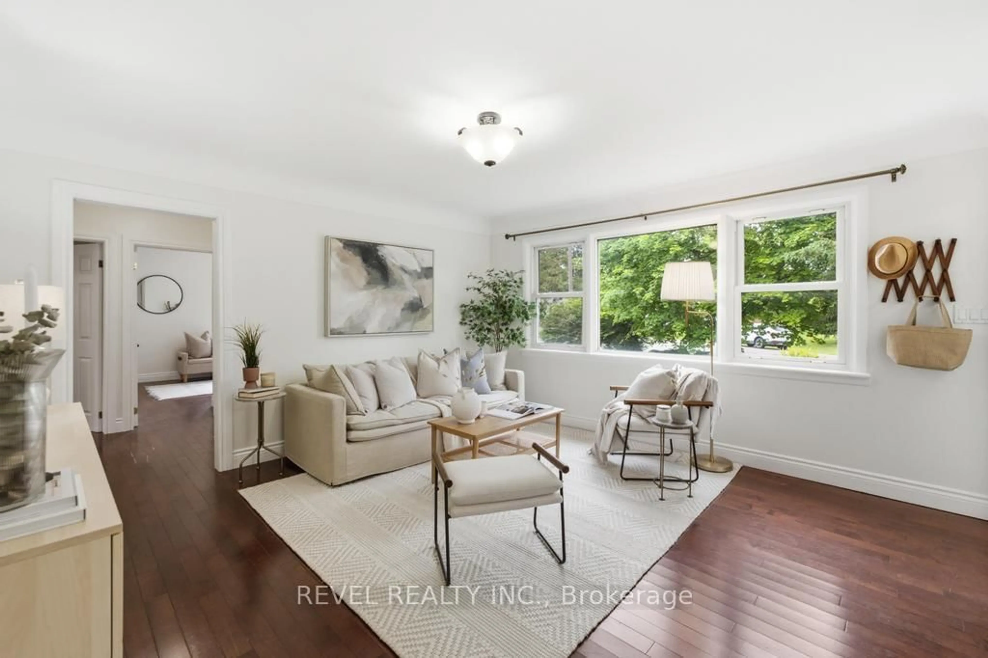 Living room with furniture, wood/laminate floor for 16 Carrington Crt, Hamilton Ontario L9A 4N6