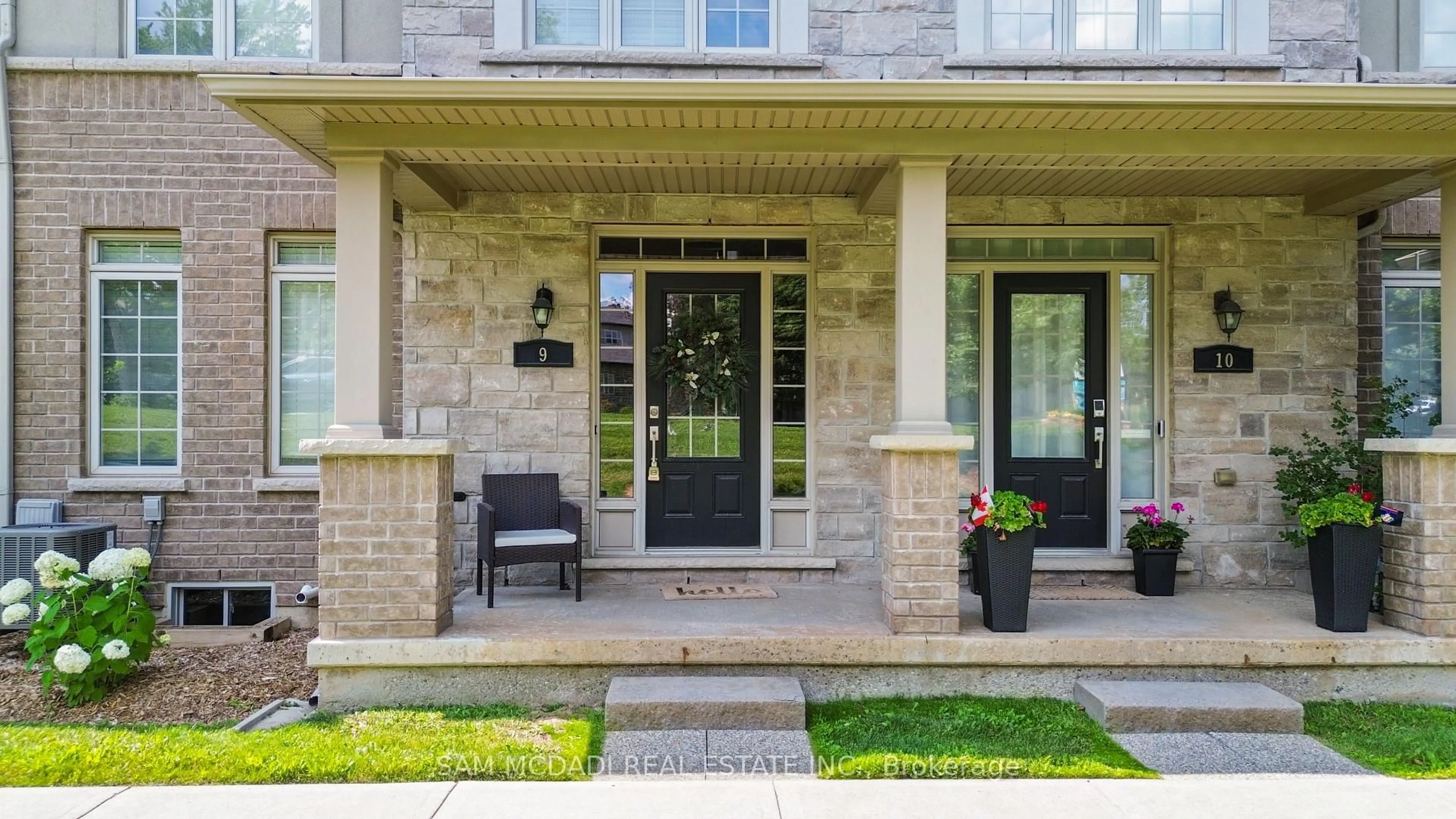 Indoor entryway for 215 Dundas St #9, Hamilton Ontario L8B 0X2