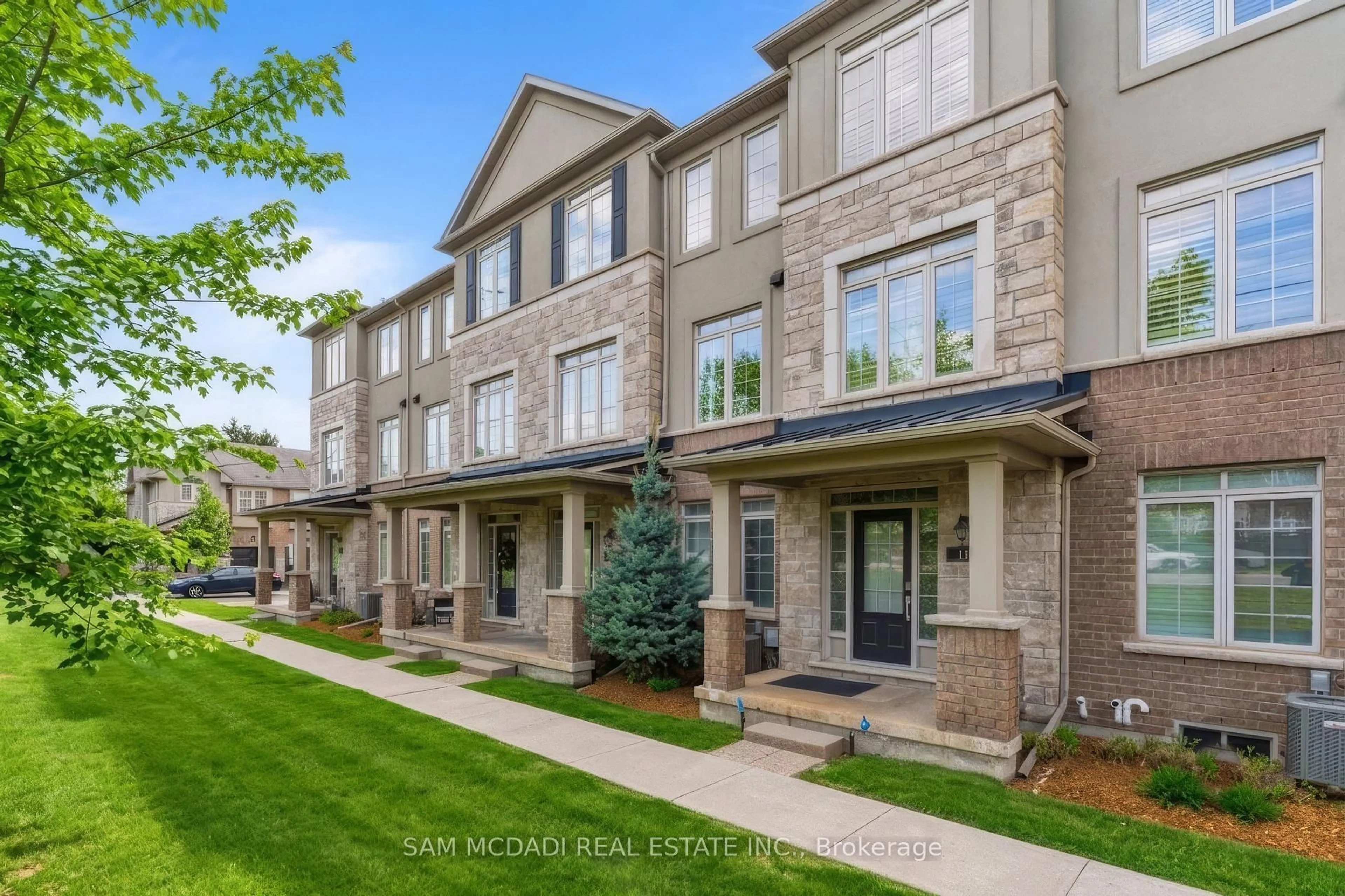 Unknown for 215 Dundas St #9, Hamilton Ontario L8B 0X2