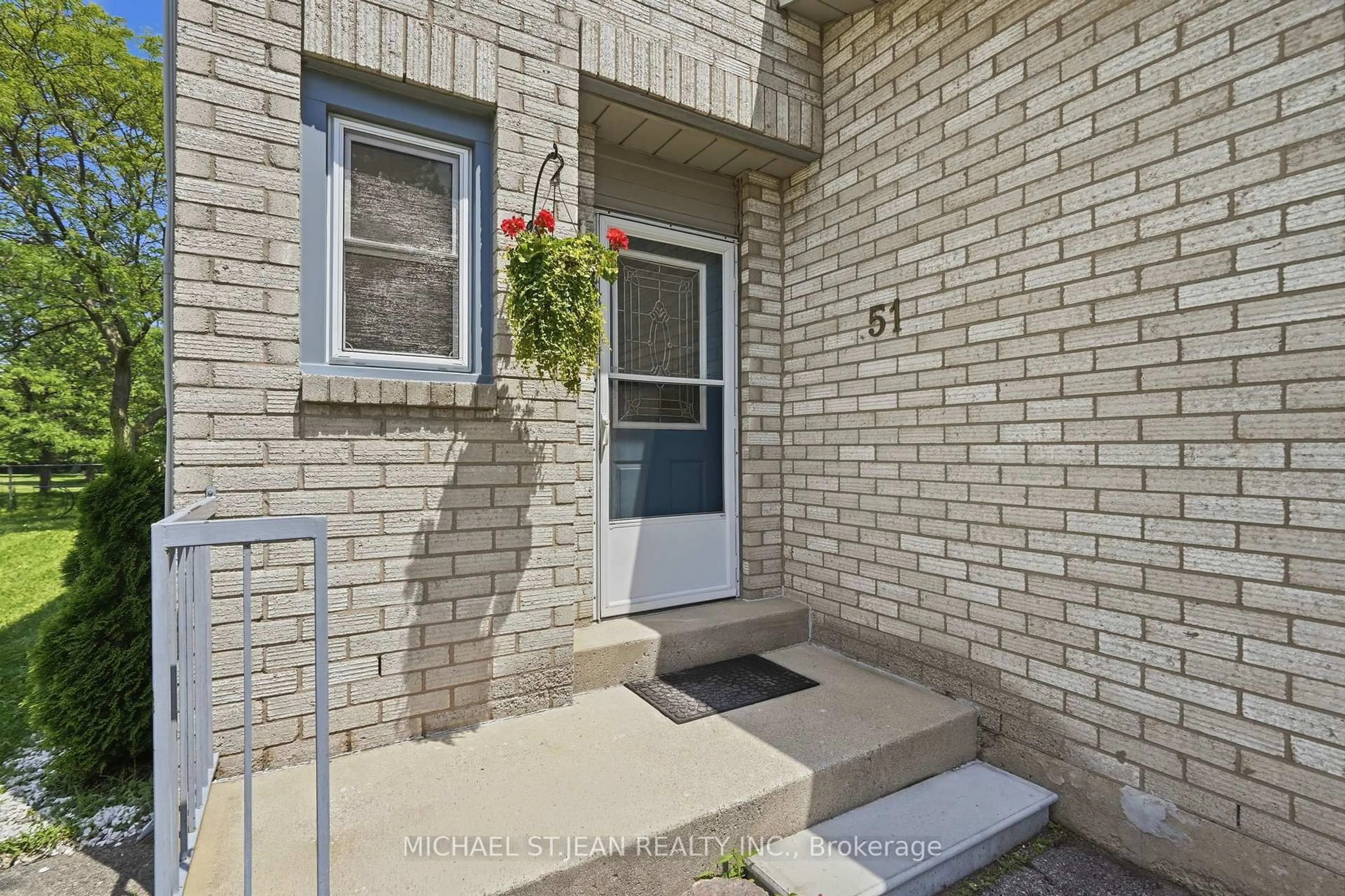Indoor entryway for 2 Royalwood Crt #51, Hamilton Ontario L8E 4Z1