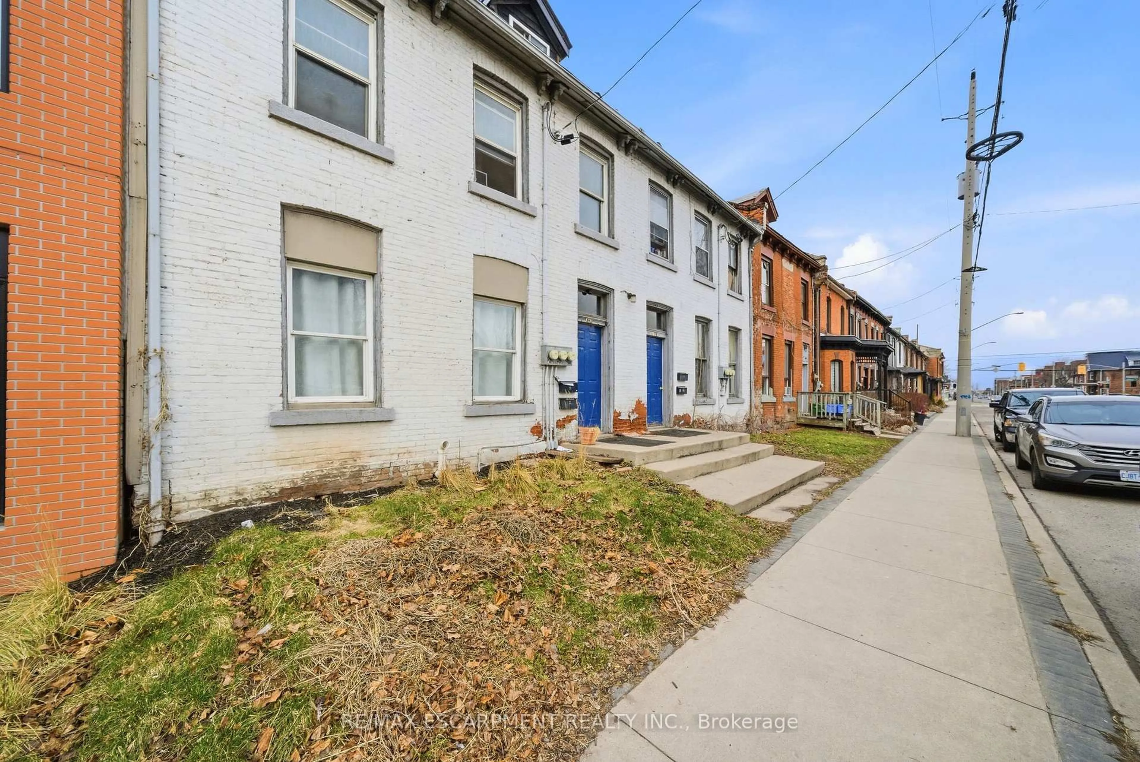 A pic from outside/outdoor area/front of a property/back of a property/a pic from drone, street for 133-135 Wellington St, Hamilton Ontario L8R 1N4