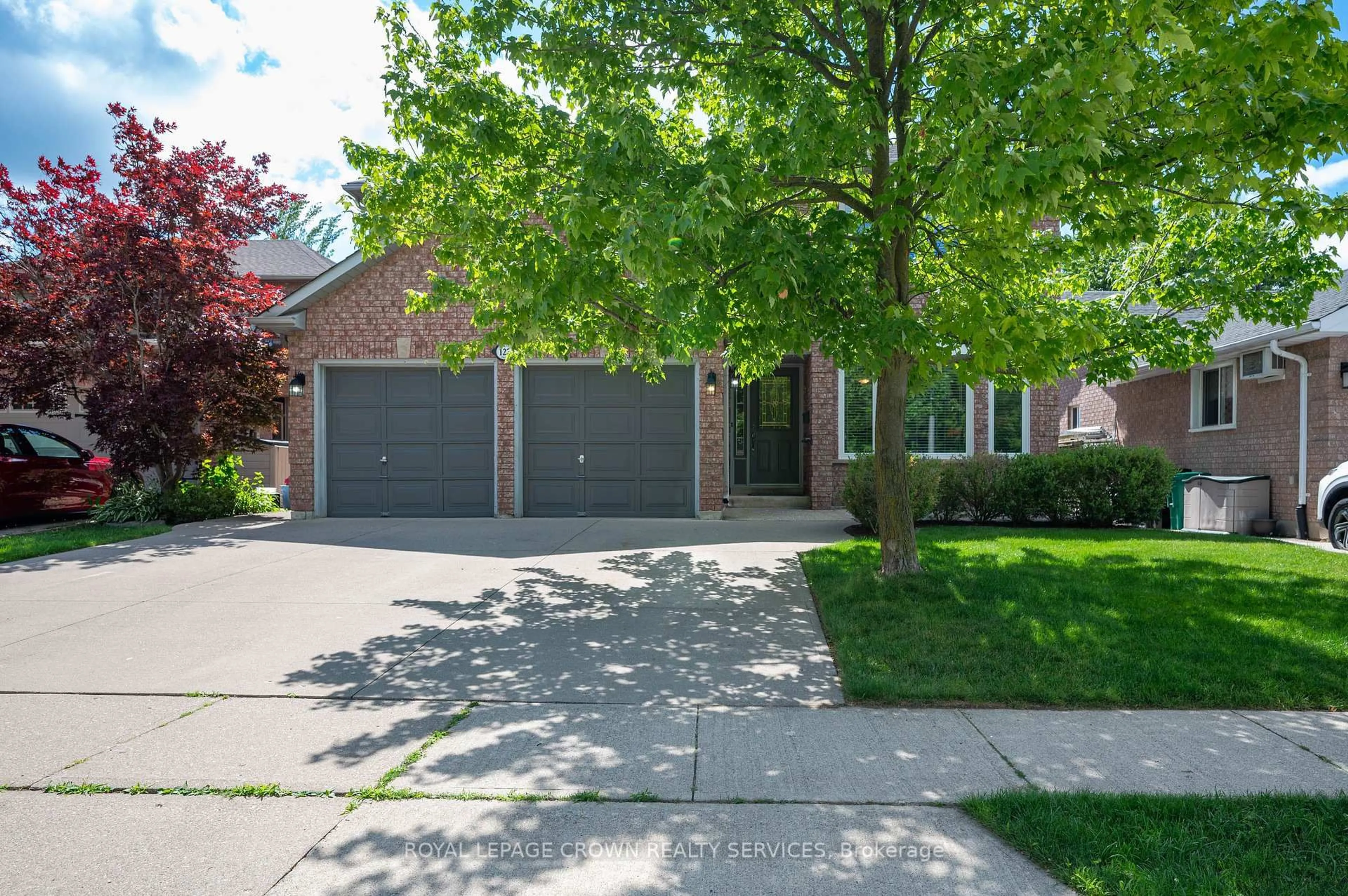 Home with brick exterior material, street for 122 Delavan Dr, Cambridge Ontario N1S 4S3