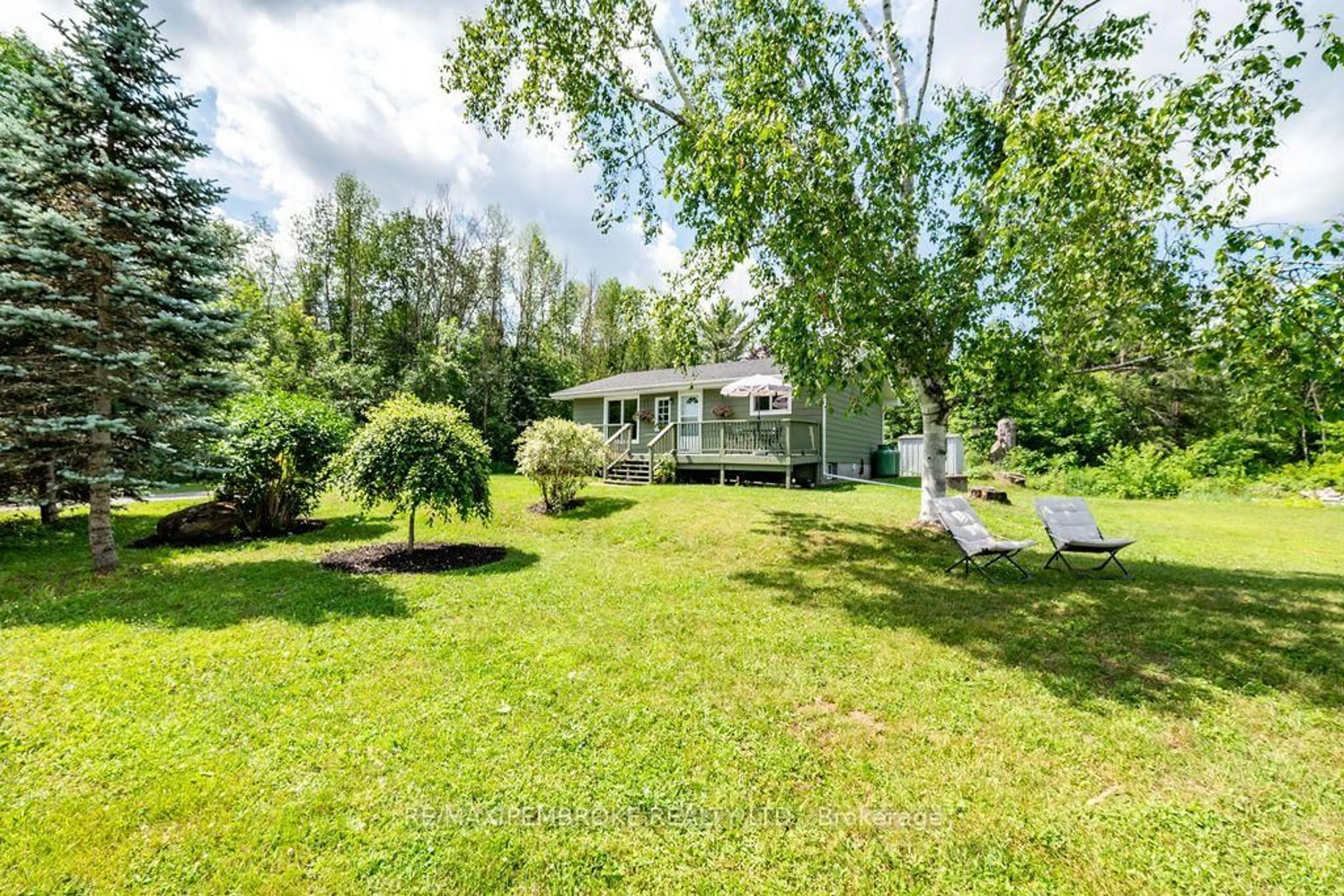 A pic from outside/outdoor area/front of a property/back of a property/a pic from drone, unknown for 1369 B Greenwood Rd, Pembroke Ontario K8A 6W3