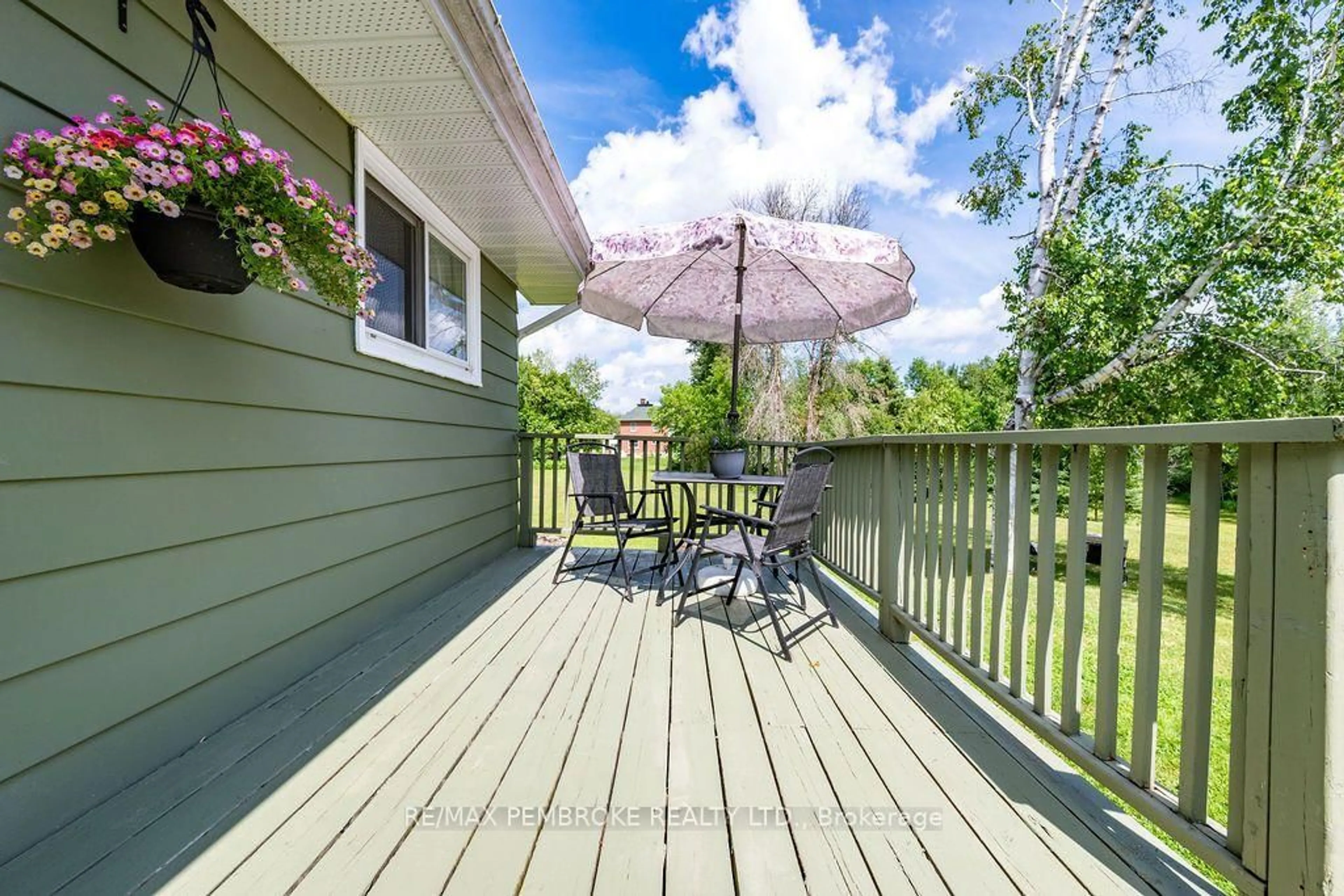 Patio, unknown for 1369 B Greenwood Rd, Pembroke Ontario K8A 6W3