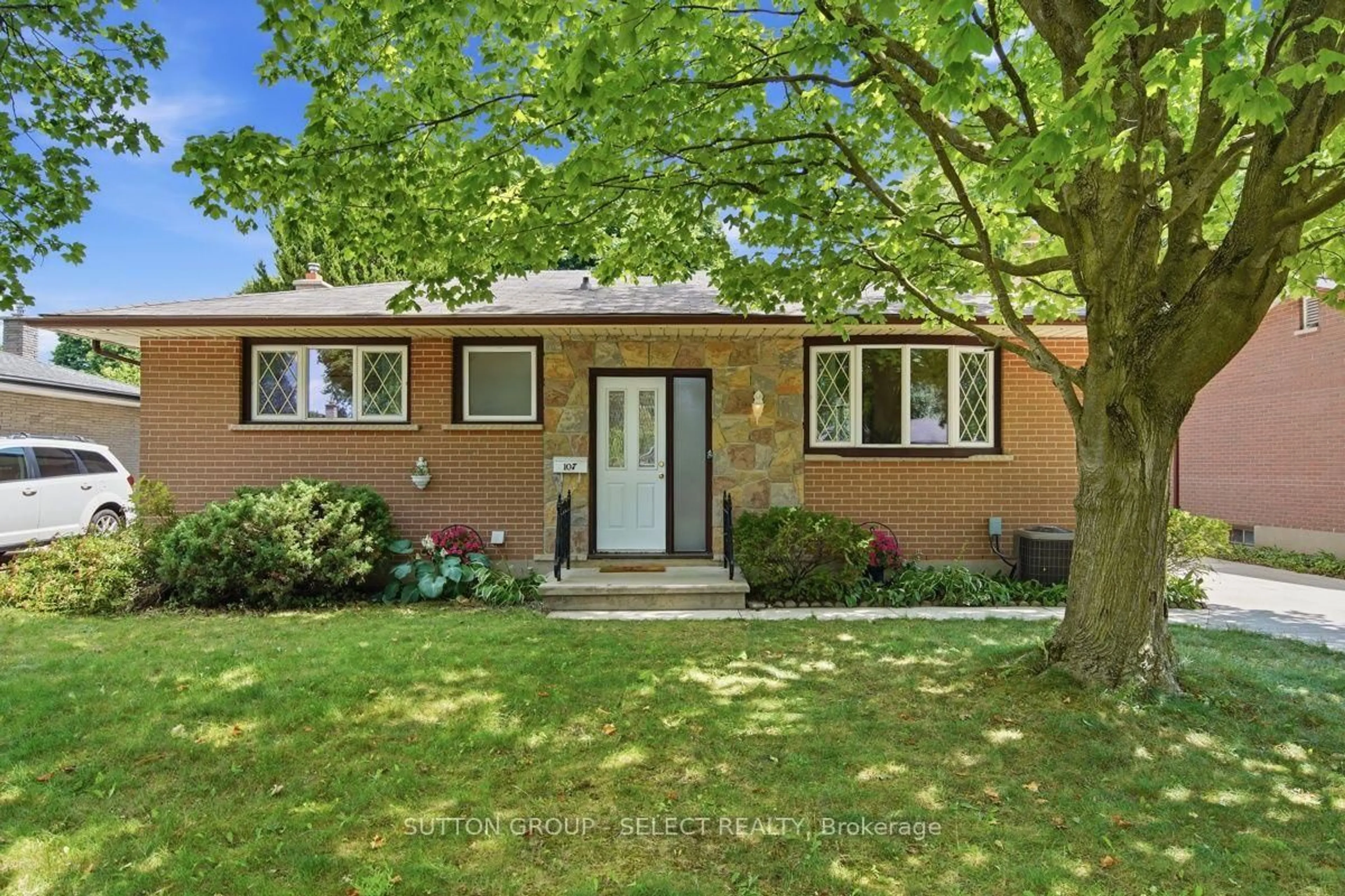 Unknown for 107 Aponi Cres, London East Ontario N5V 2V3
