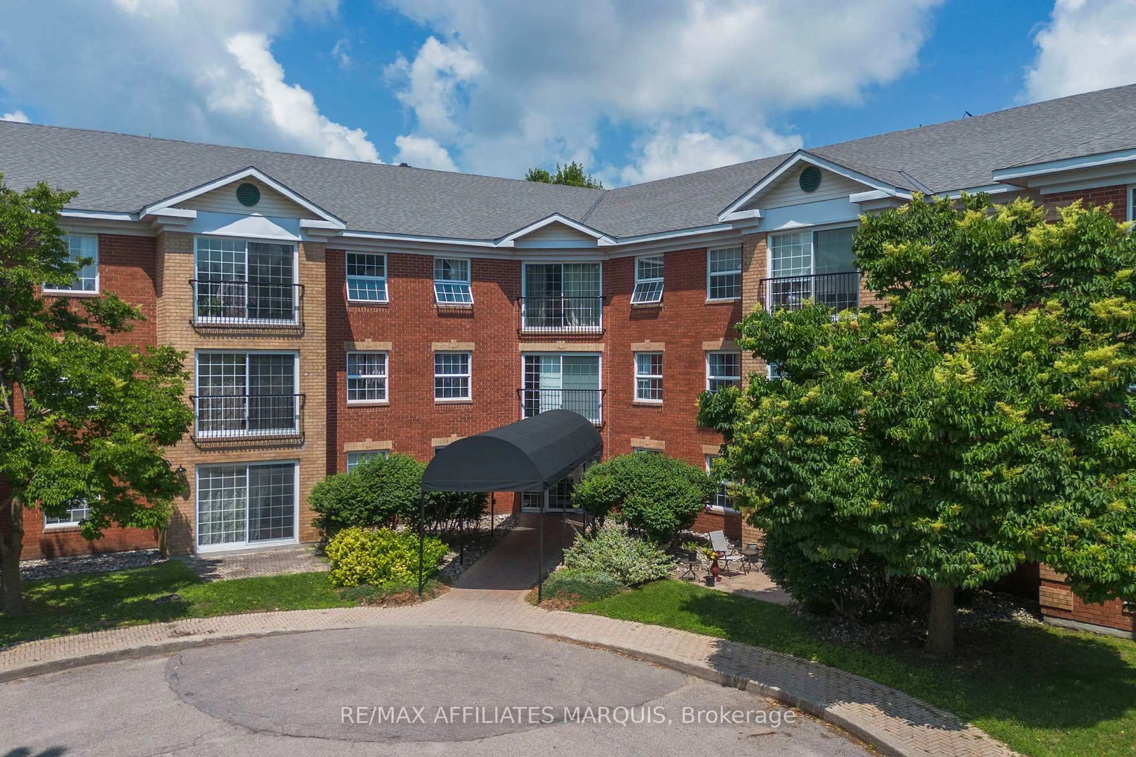 A pic from outside/outdoor area/front of a property/back of a property/a pic from drone, unknown for 40 Pearl St #Unit #316, Smiths Falls Ontario K7A 5B5
