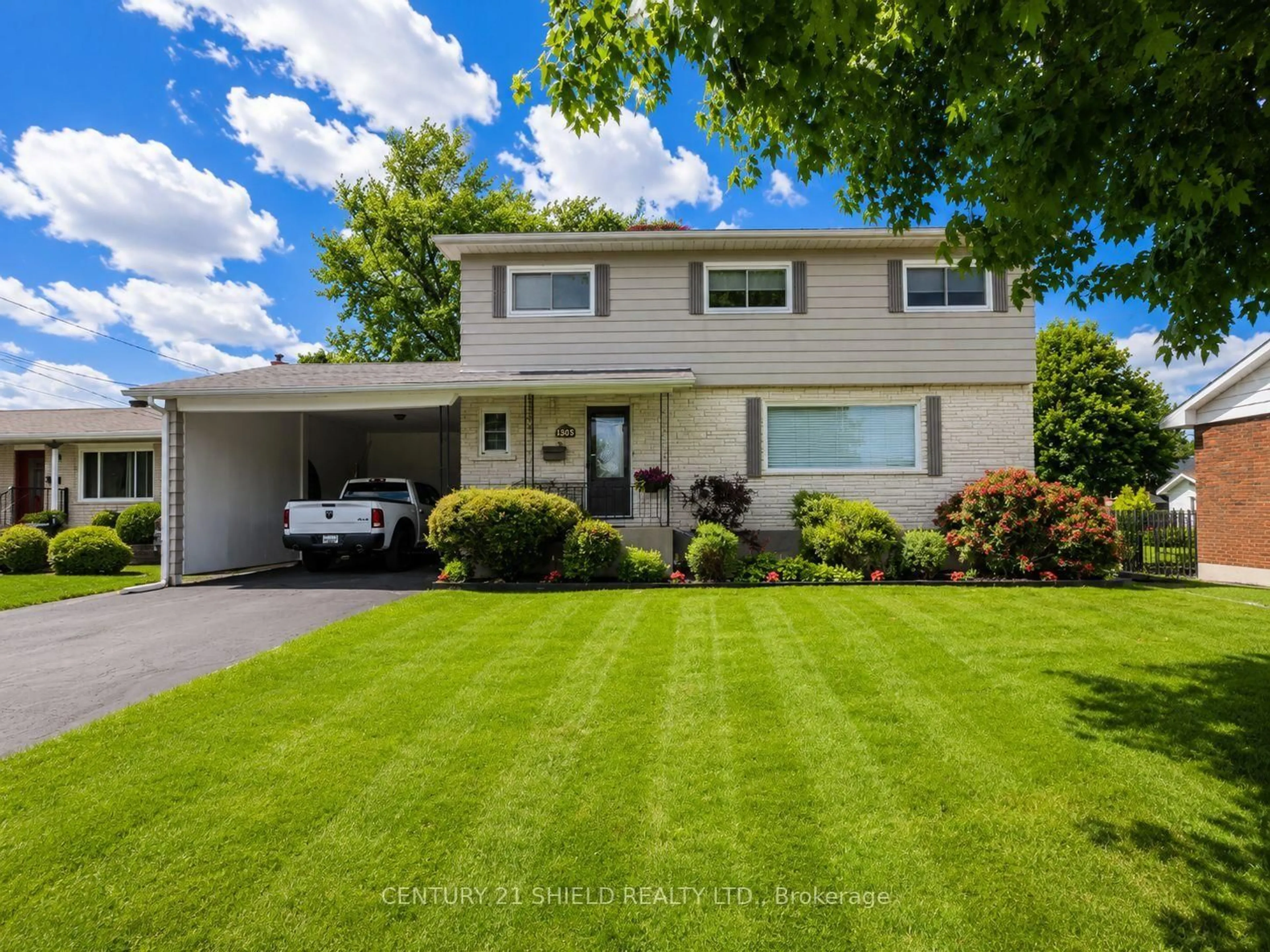 Home with vinyl exterior material, street for 1305 Osborne Ave, Cornwall Ontario K6J 1L3